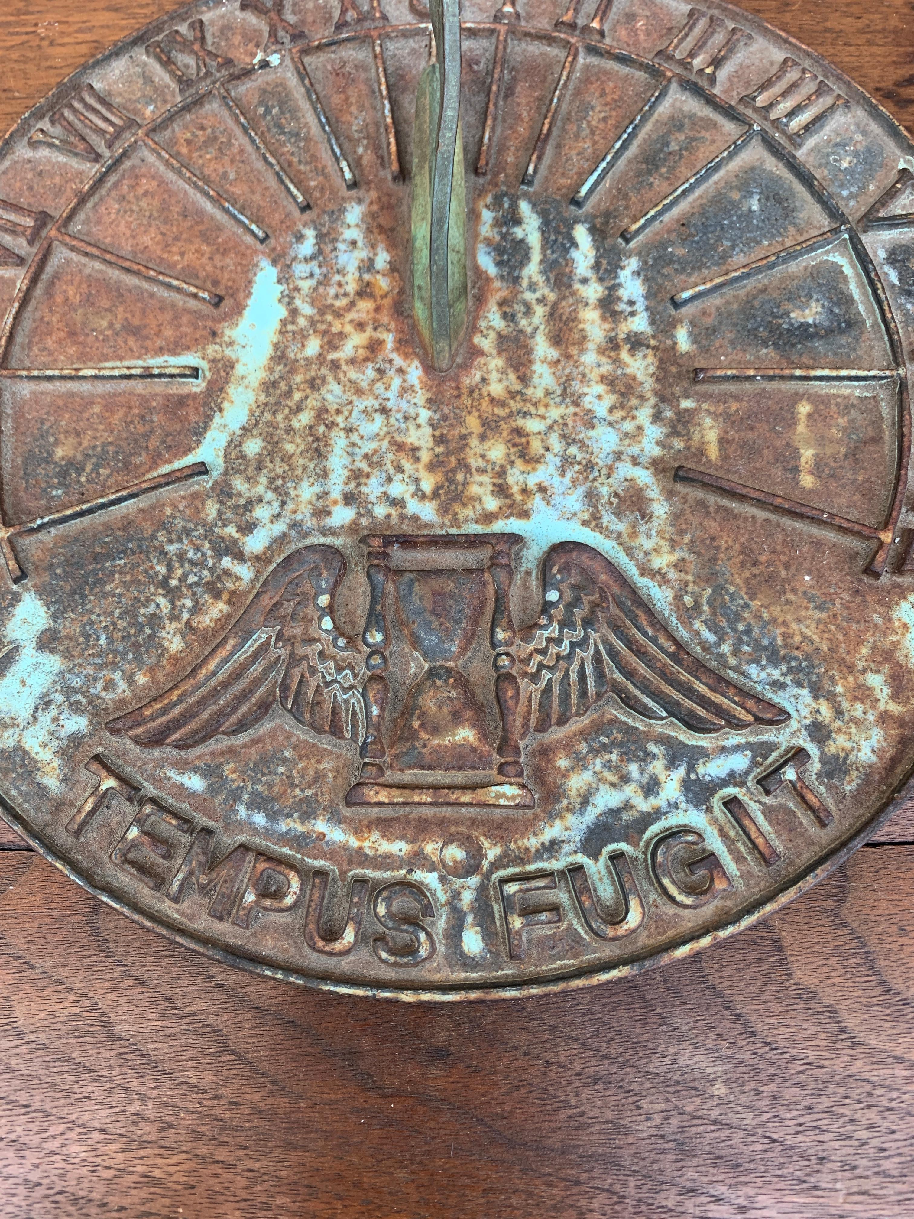 Gartenschrank aus Eisen „Tempos Fugit“ aus Eisen im Zustand „Gut“ im Angebot in Elkhart, IN