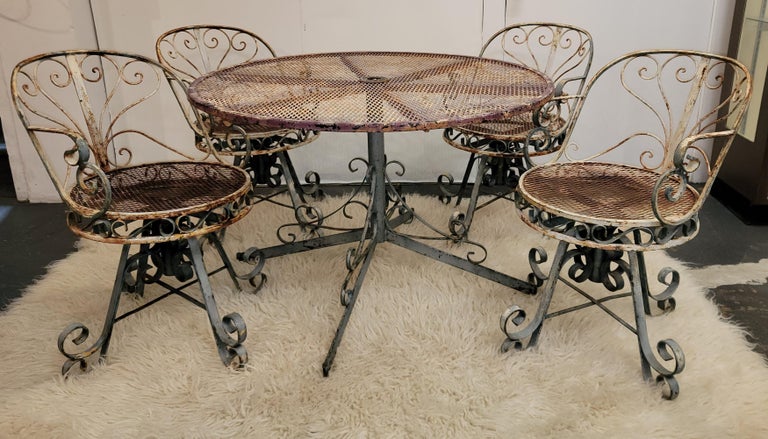 Vintage Iron Garden Table and 4 Chairs For Sale at 1stDibs