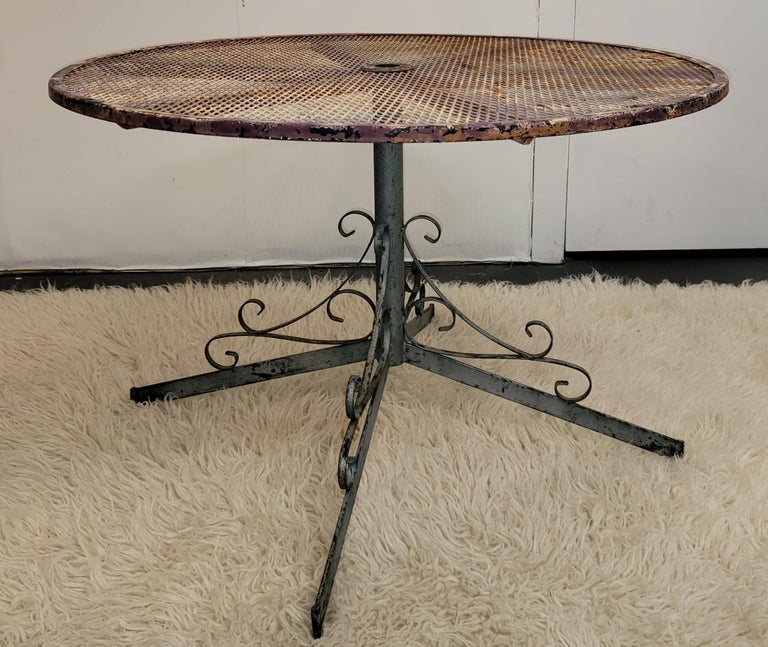 Vintage Iron Garden Table and 4 Chairs For Sale at 1stDibs