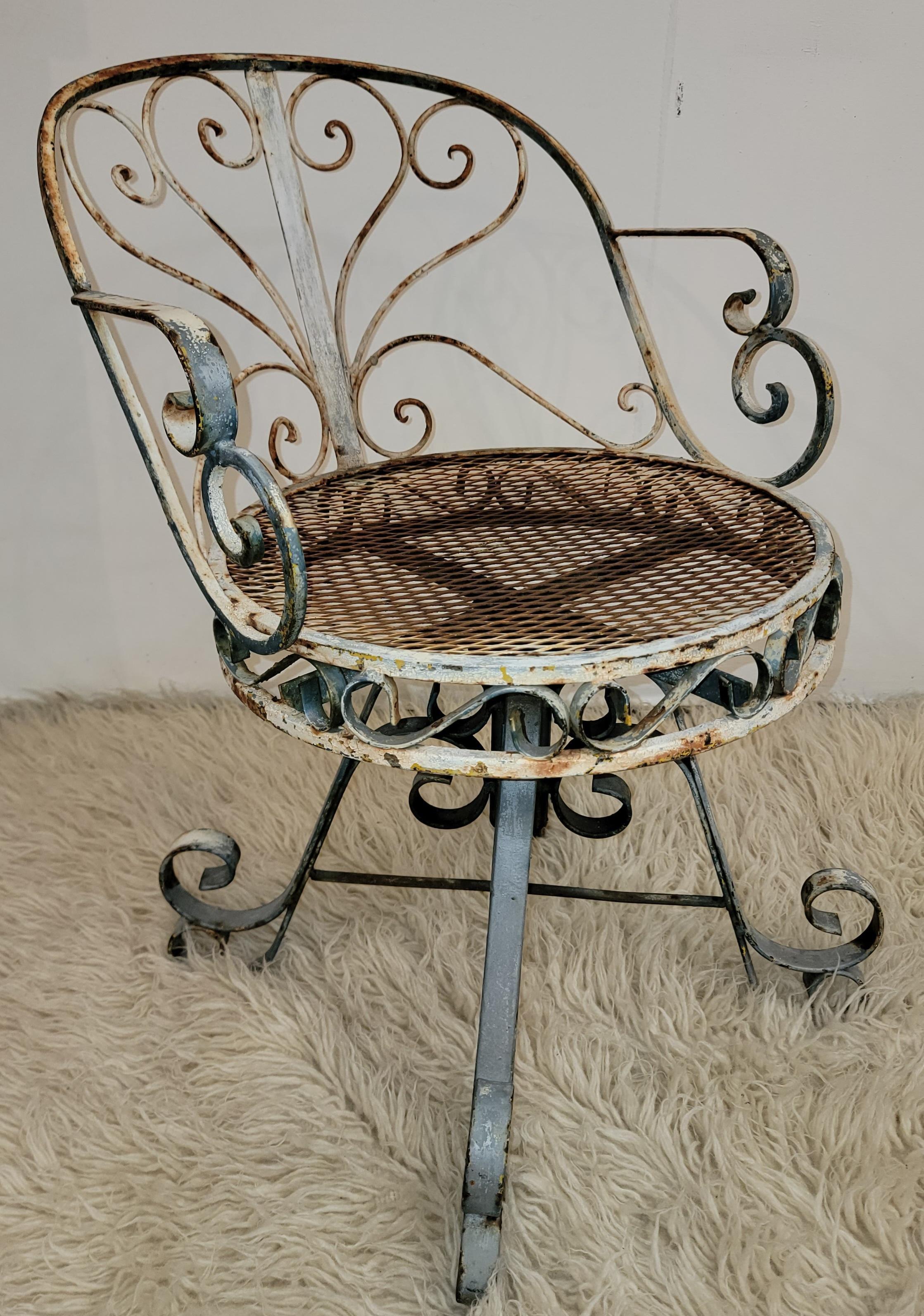 Vintage Eisen Garten Tisch & 4 Stühle (Ende des 20. Jahrhunderts) im Angebot
