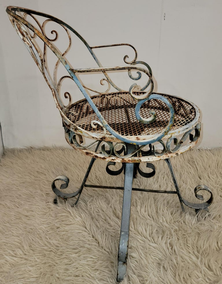 Vintage Iron Garden Table and 4 Chairs For Sale at 1stDibs