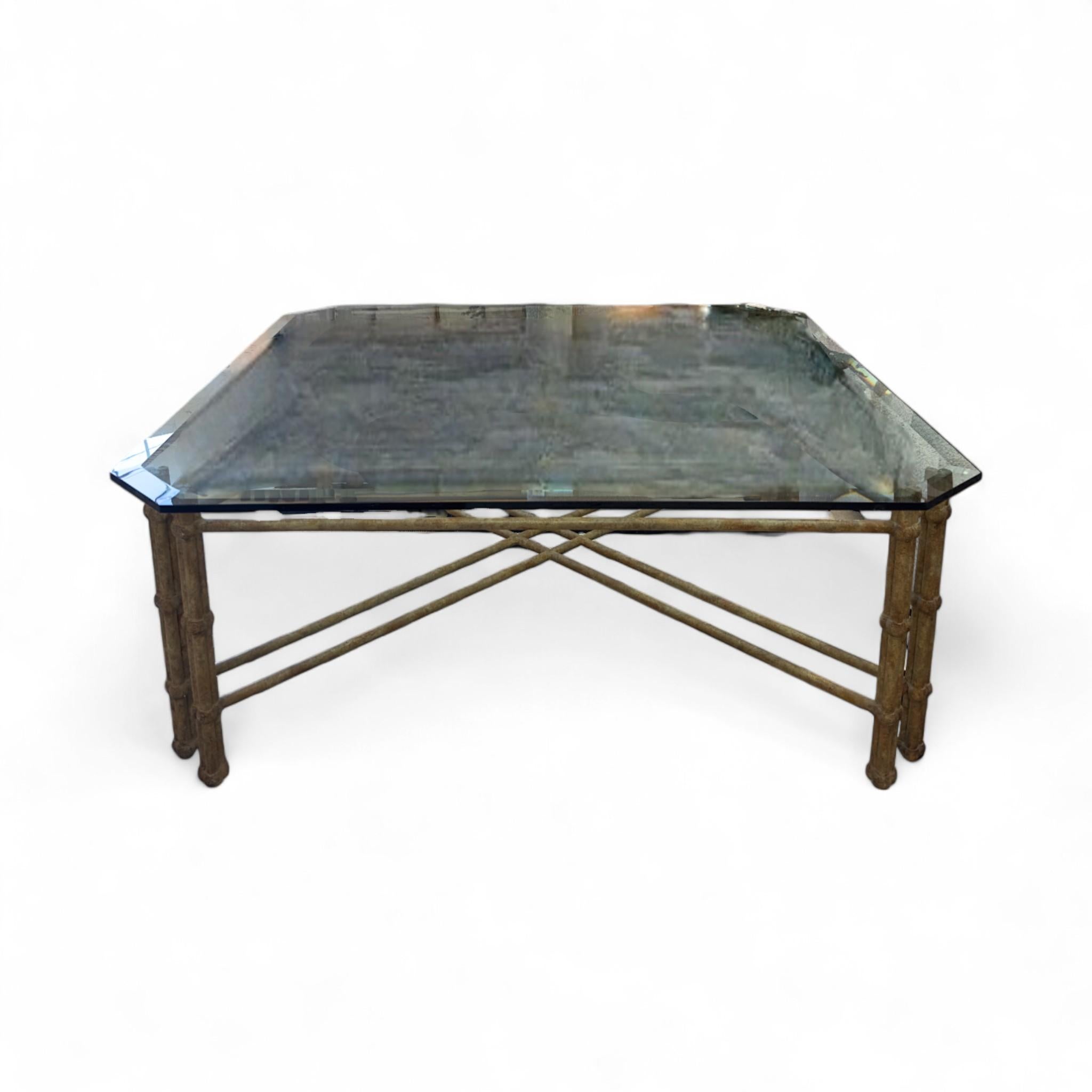 Inconnu Table basse vintage en fer et verre en vente