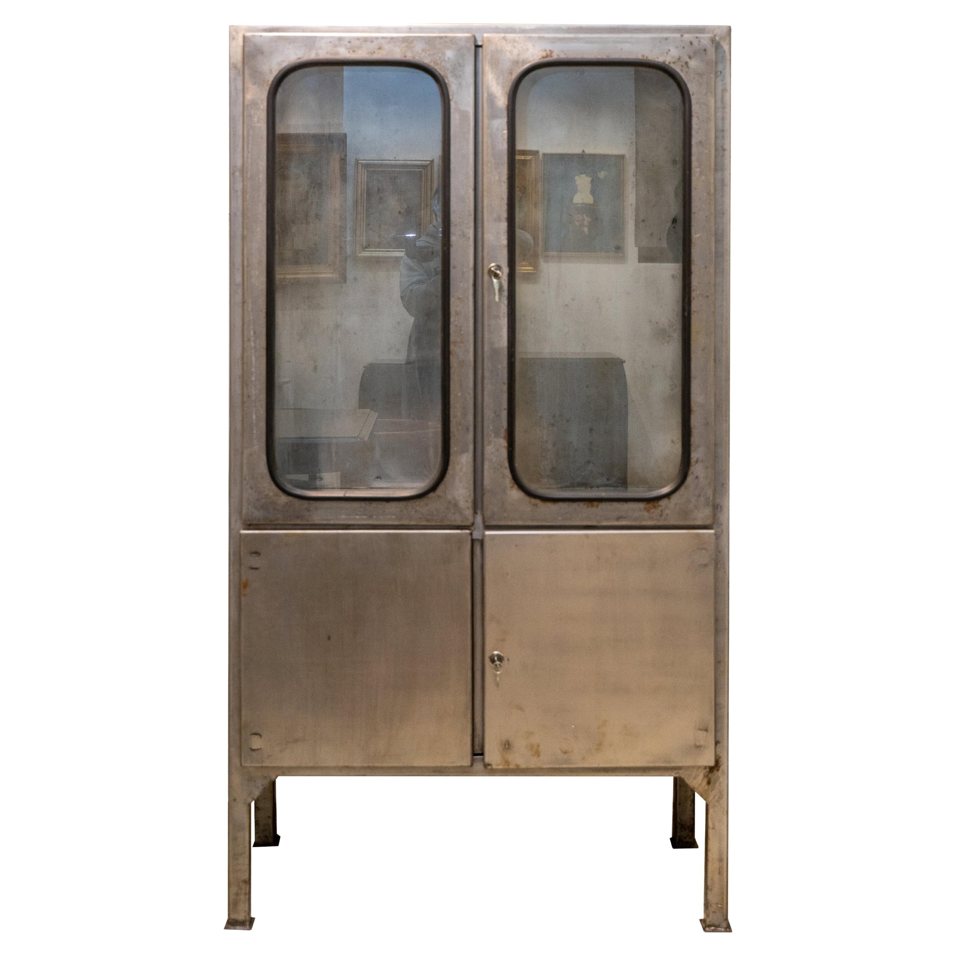 Cabinet médical vintage en fer et verre