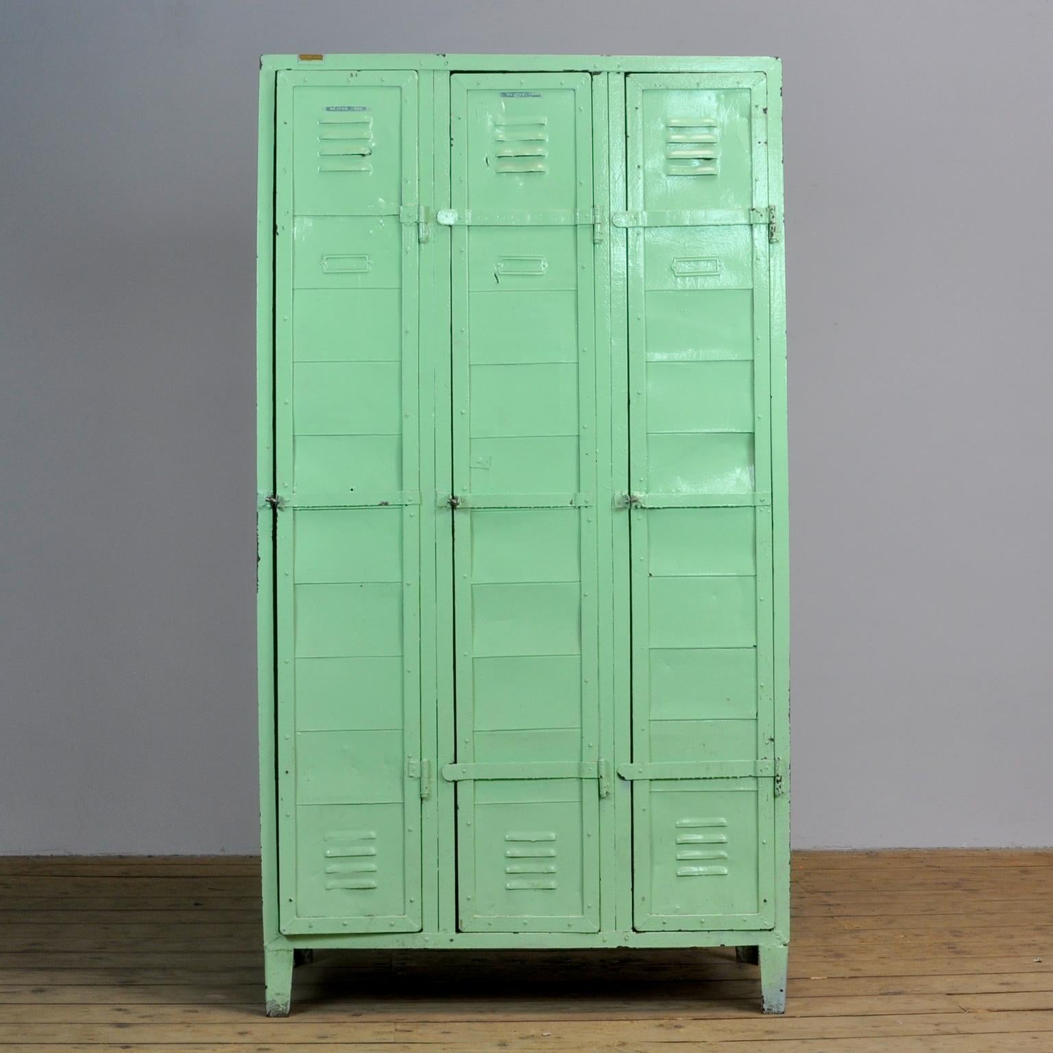 Vintage iron locker from the 1950s. With on the inside an iron bar to hang your clothes.