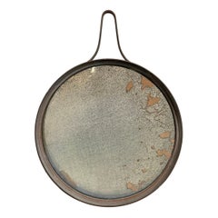 Vieux miroir rond en fer avec verre antique