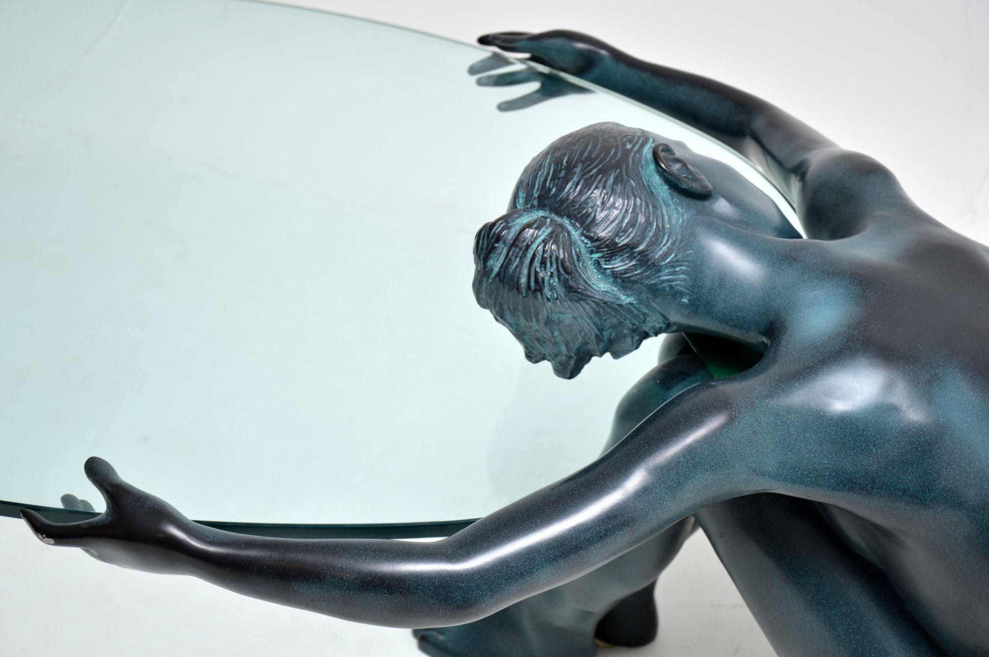 Vieille sculpture en fer & Table basse en verre 4