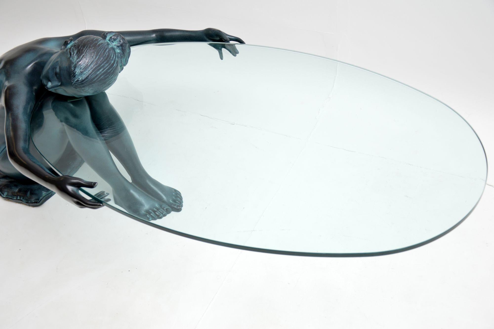 Vieille sculpture en fer & Table basse en verre 6