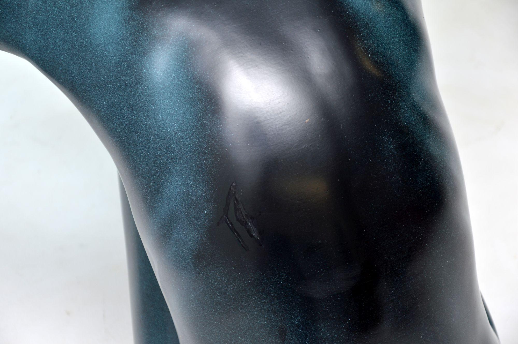 Vieille sculpture en fer & Table basse en verre 8