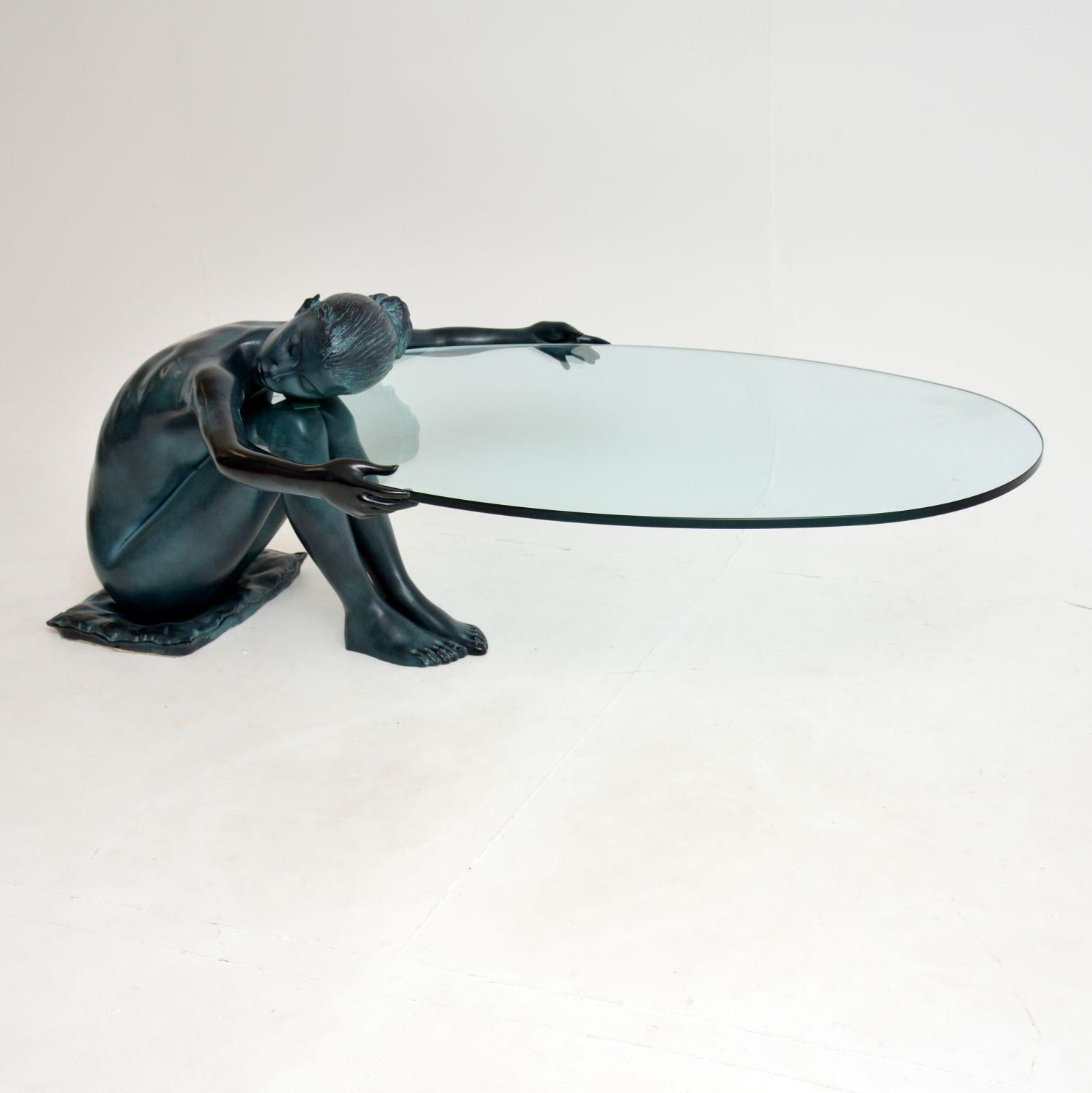 Mid-Century Modern Vieille sculpture en fer & Table basse en verre