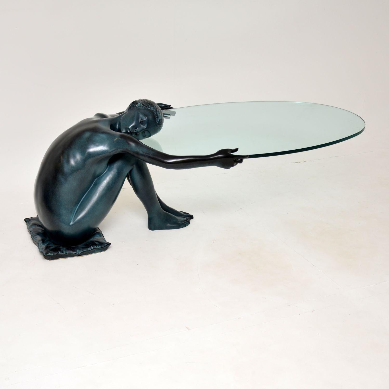 Français Vieille sculpture en fer & Table basse en verre