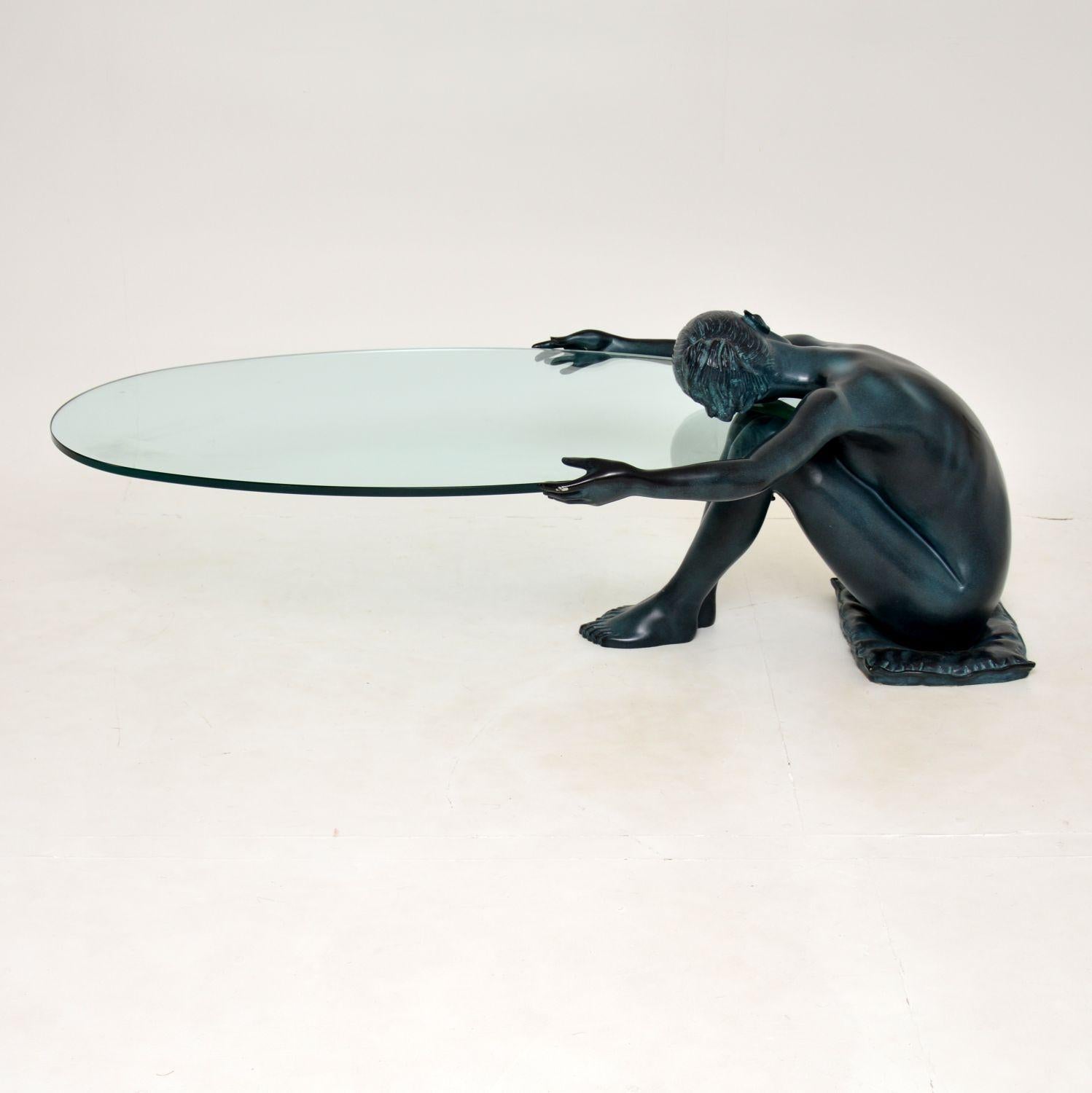 Vieille sculpture en fer & Table basse en verre 1