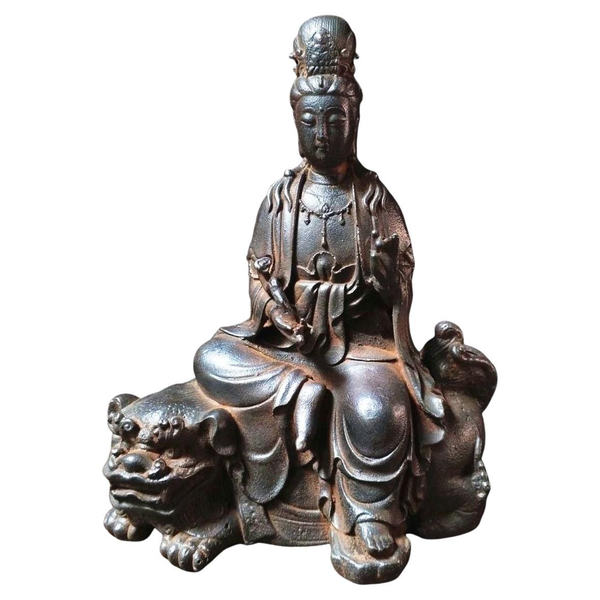 Estatua Vintage de Hierro de 28 cm del Bodhisattva Samantabhadra Sentado sobre un León