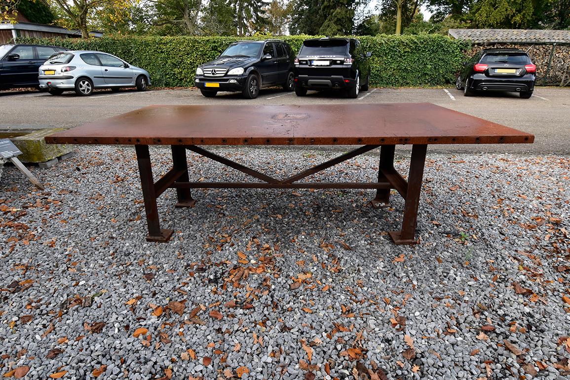 Vintage strong garden table recuperated from a mansion near
Brussels, Belgium.