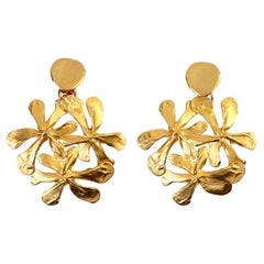 Pendientes colgantes de forma libre vintage Isaky en tono dorado Circa años 80