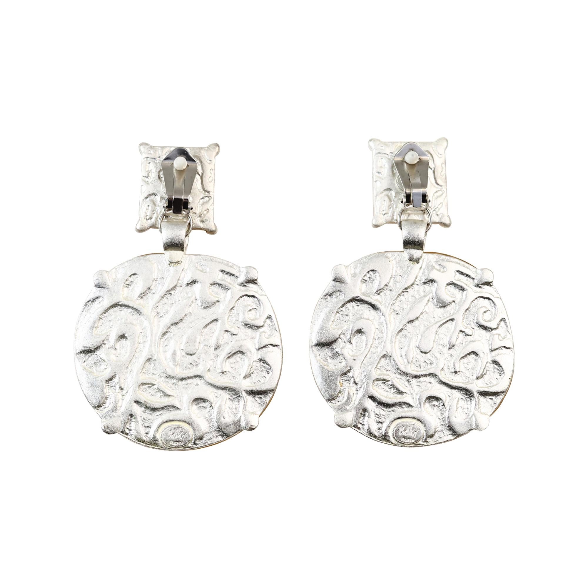 Femenino o masculino Pendientes vintage Isaky Paris Art Decó de resina plateada, circa años 90 en venta