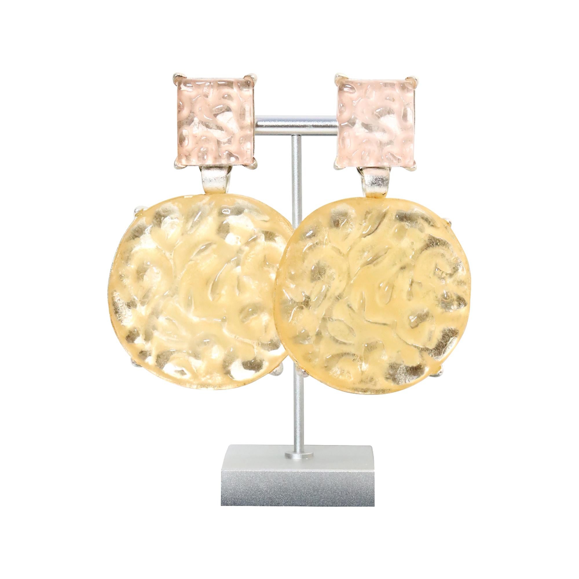 Pendientes vintage Isaky Paris Art Decó de resina plateada, circa años 90 en venta 2