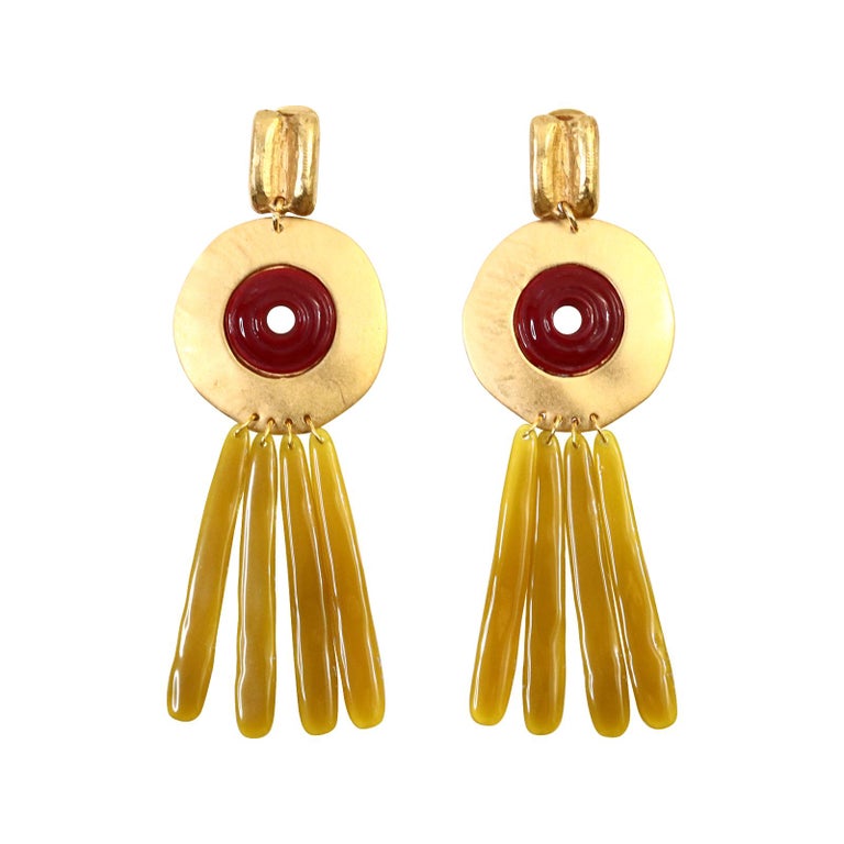 Vintage Isaky Paris Gold Tone Dangling Earrings Circa 1980s. Gold Tone with Frosted Resin and Garnet Middle Color  and Faux Horn Dangling Pieces. These are just spectacular. Clip On.

Please remind me and i will send you free of charge velcro dots