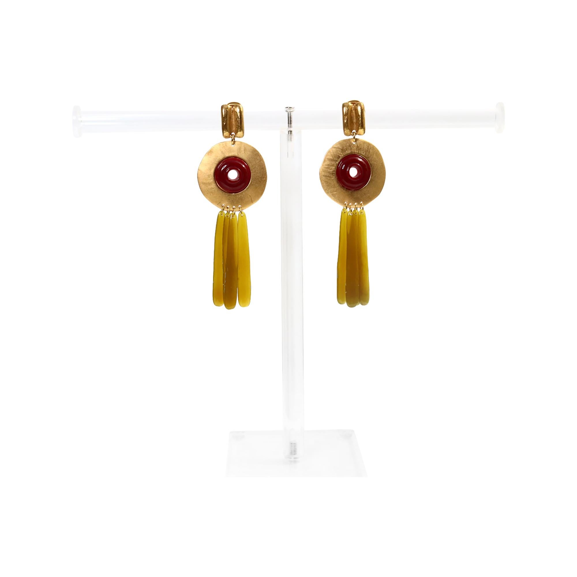 Pendientes colgantes vintage Isaky Paris en tono dorado Circa años 80 en venta 1