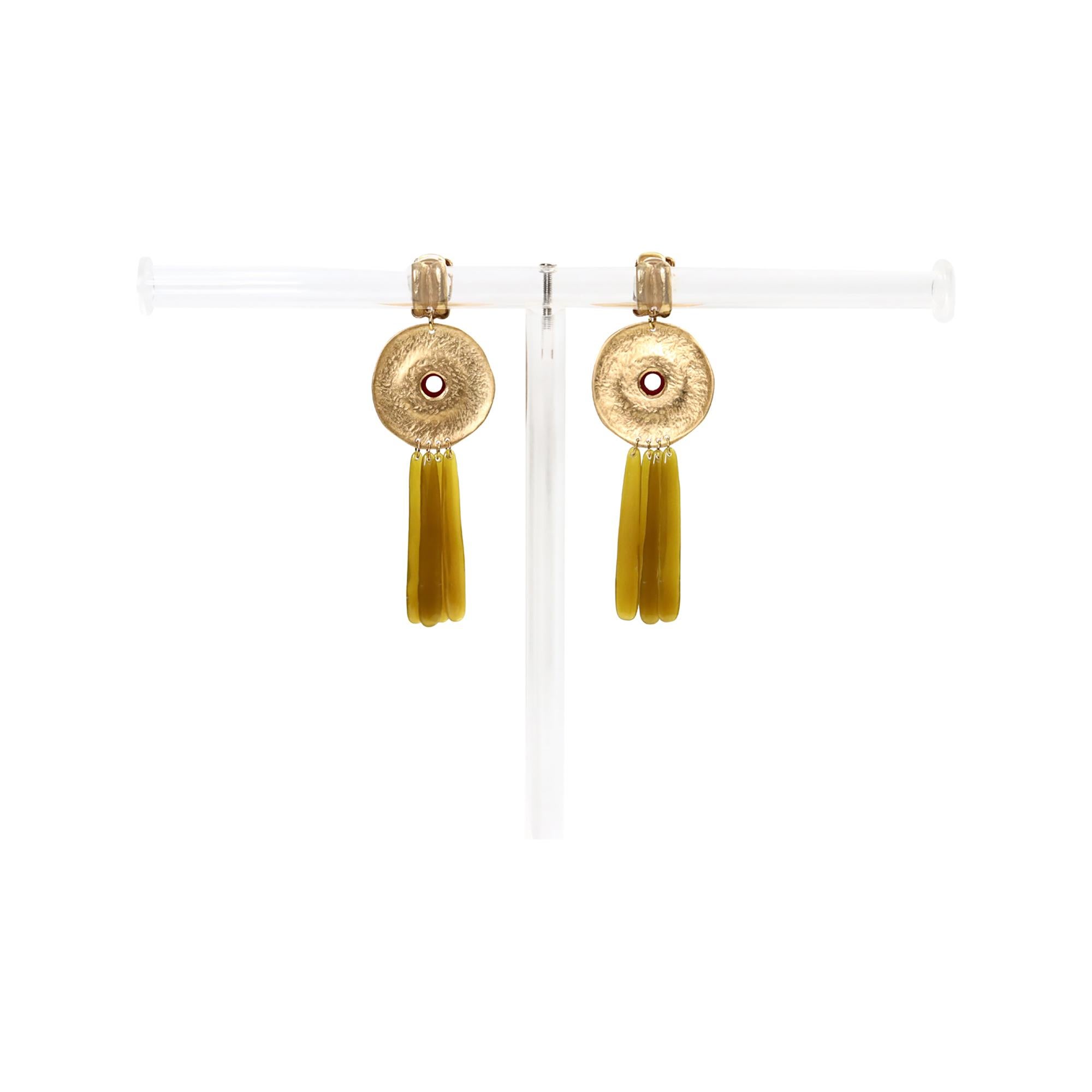 Pendientes colgantes vintage Isaky Paris en tono dorado Circa años 80 en venta 3