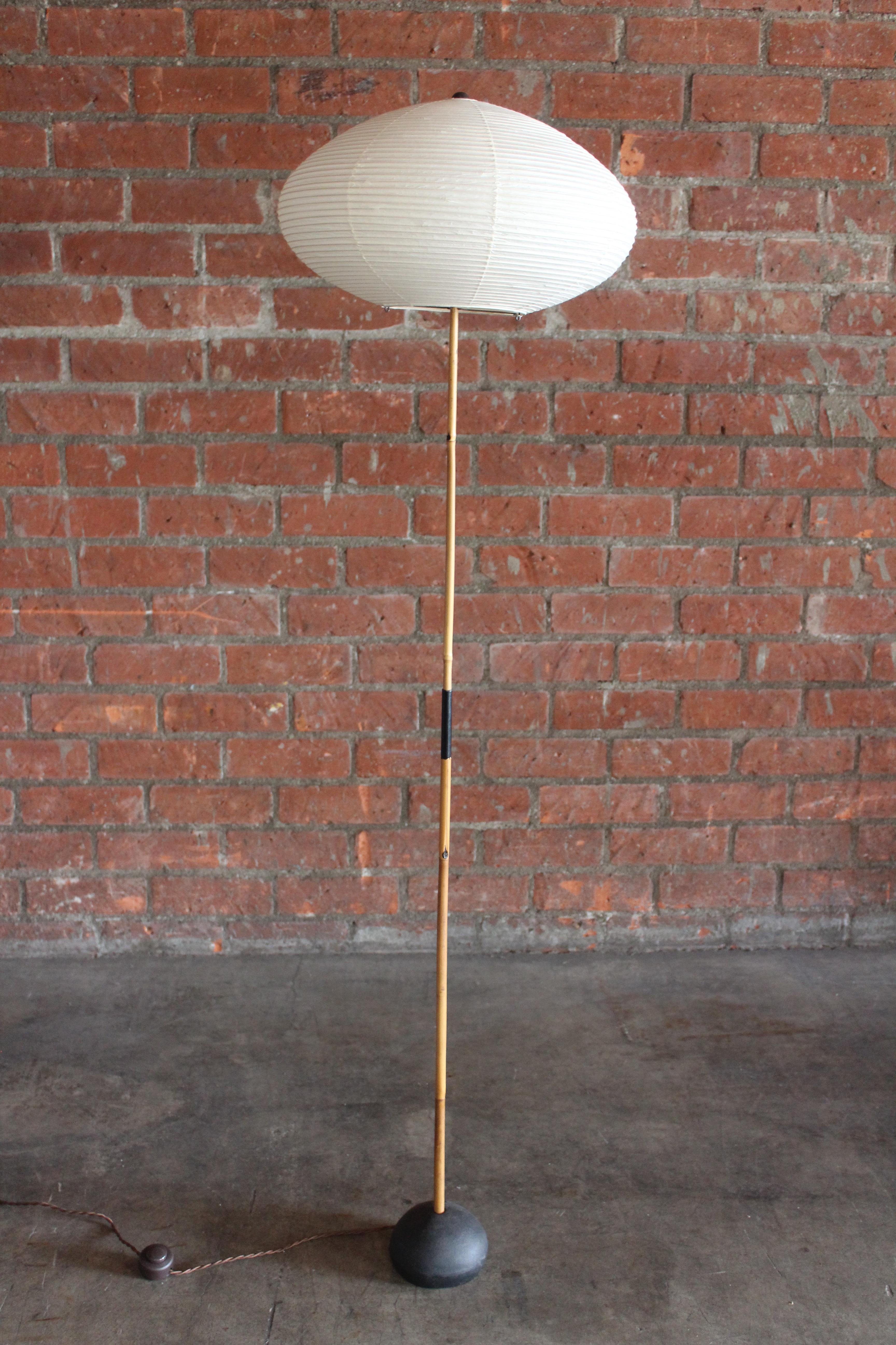 Vintage Isamu Noguchi Akari Floor Lamp, 1950s In Good Condition In Los Angeles, CA