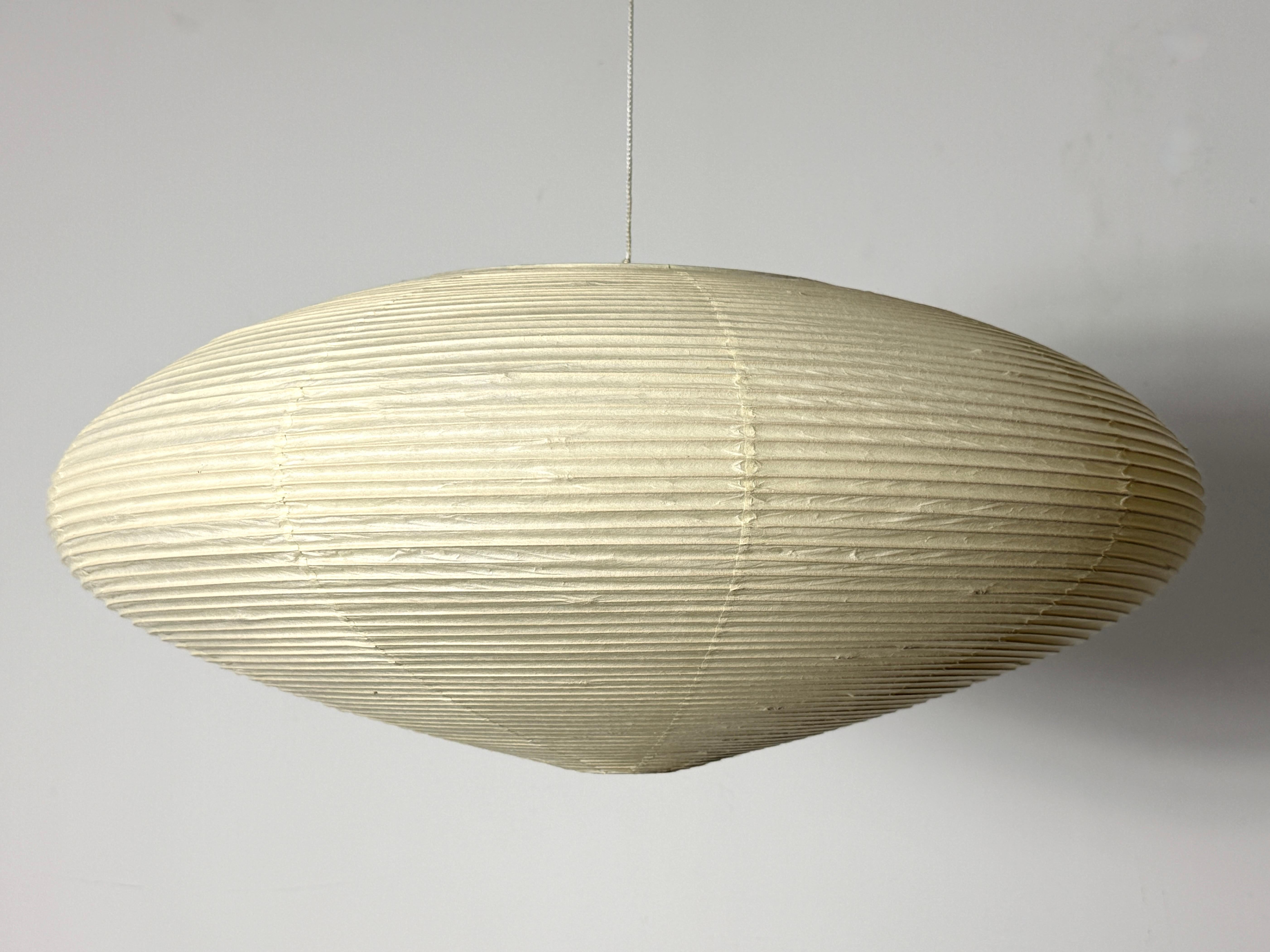 Vintage Isamu Noguchi Akari Light Sculpture 21A Lampada a sospensione a piattino Non usata in vendita 2