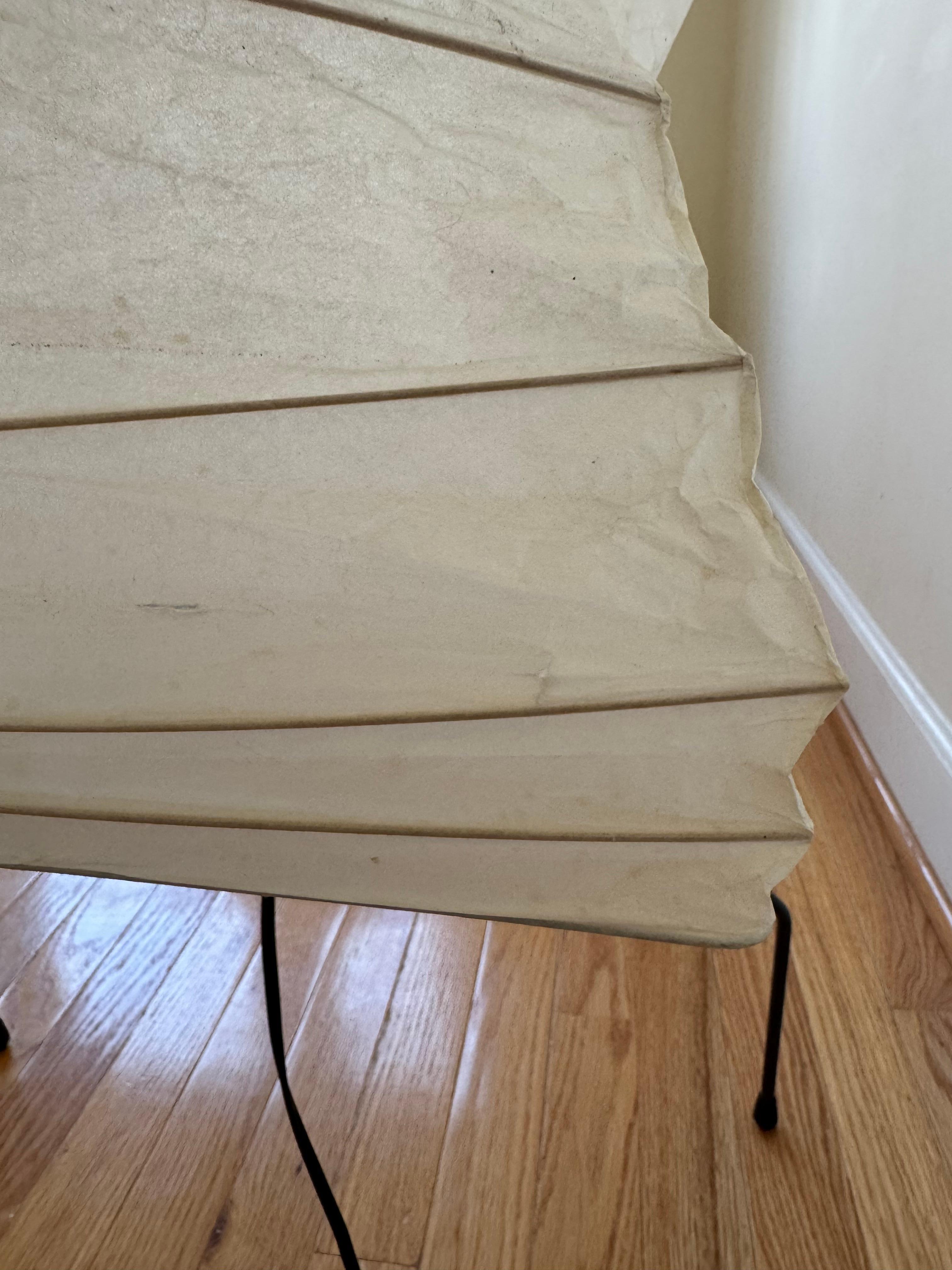 Sculpture lumineuse vintage Isamu Noguchi Akari, Modèle UF4-33N en vente 8