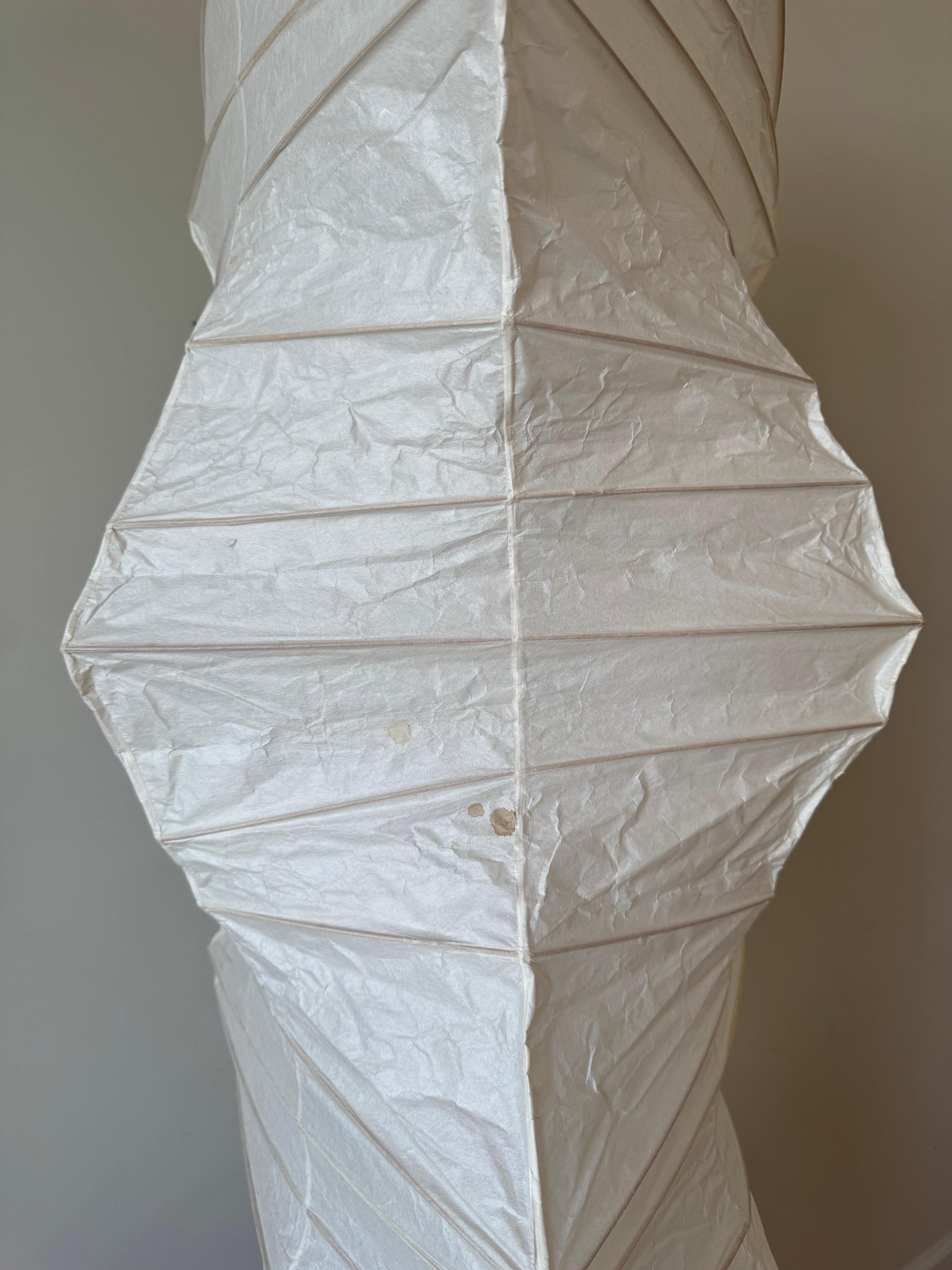 Sculpture lumineuse vintage Isamu Noguchi Akari, Modèle UF4-33N en vente 9