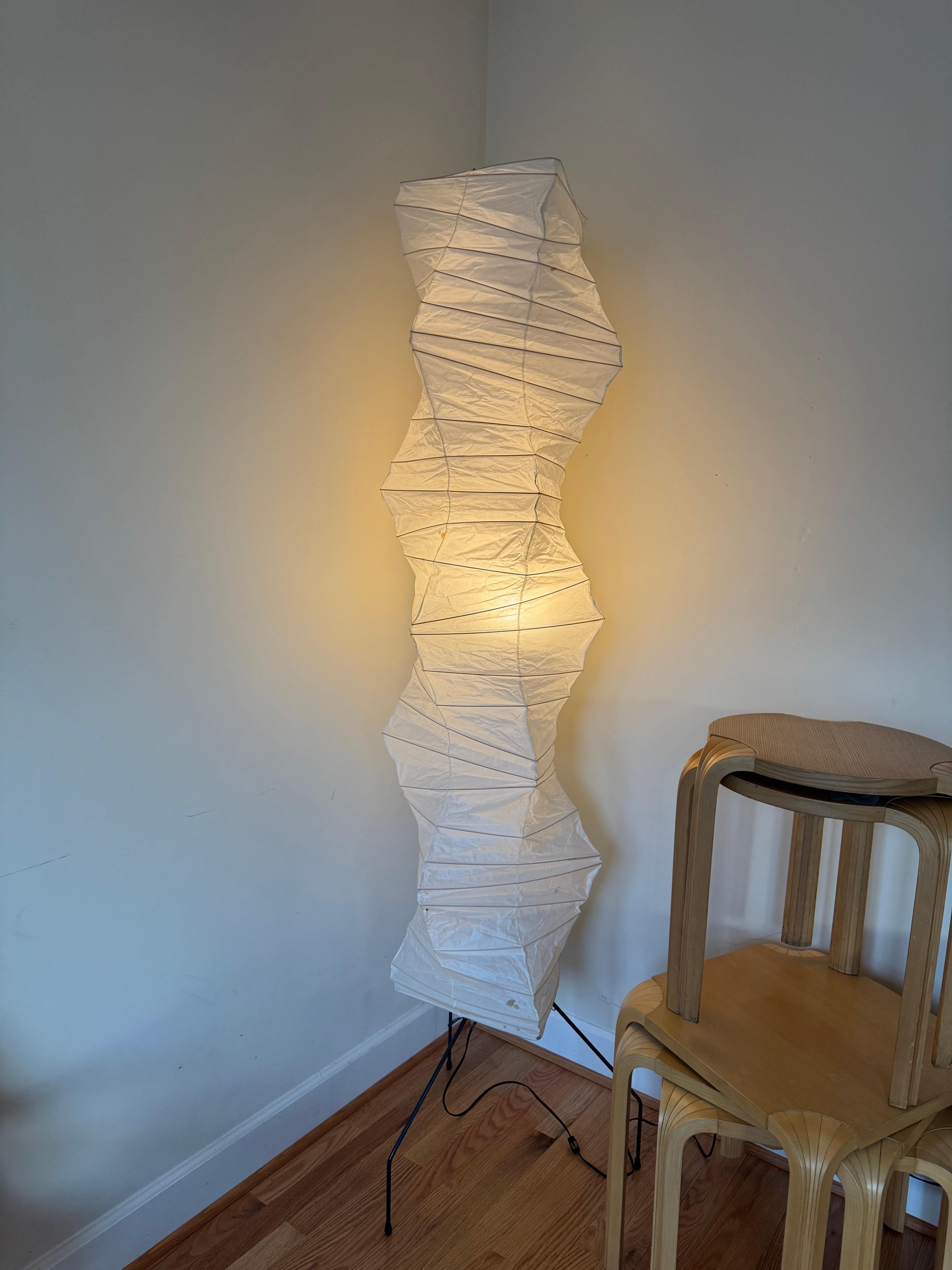 Sculpture lumineuse vintage Isamu Noguchi Akari, Modèle UF4-33N en vente 14