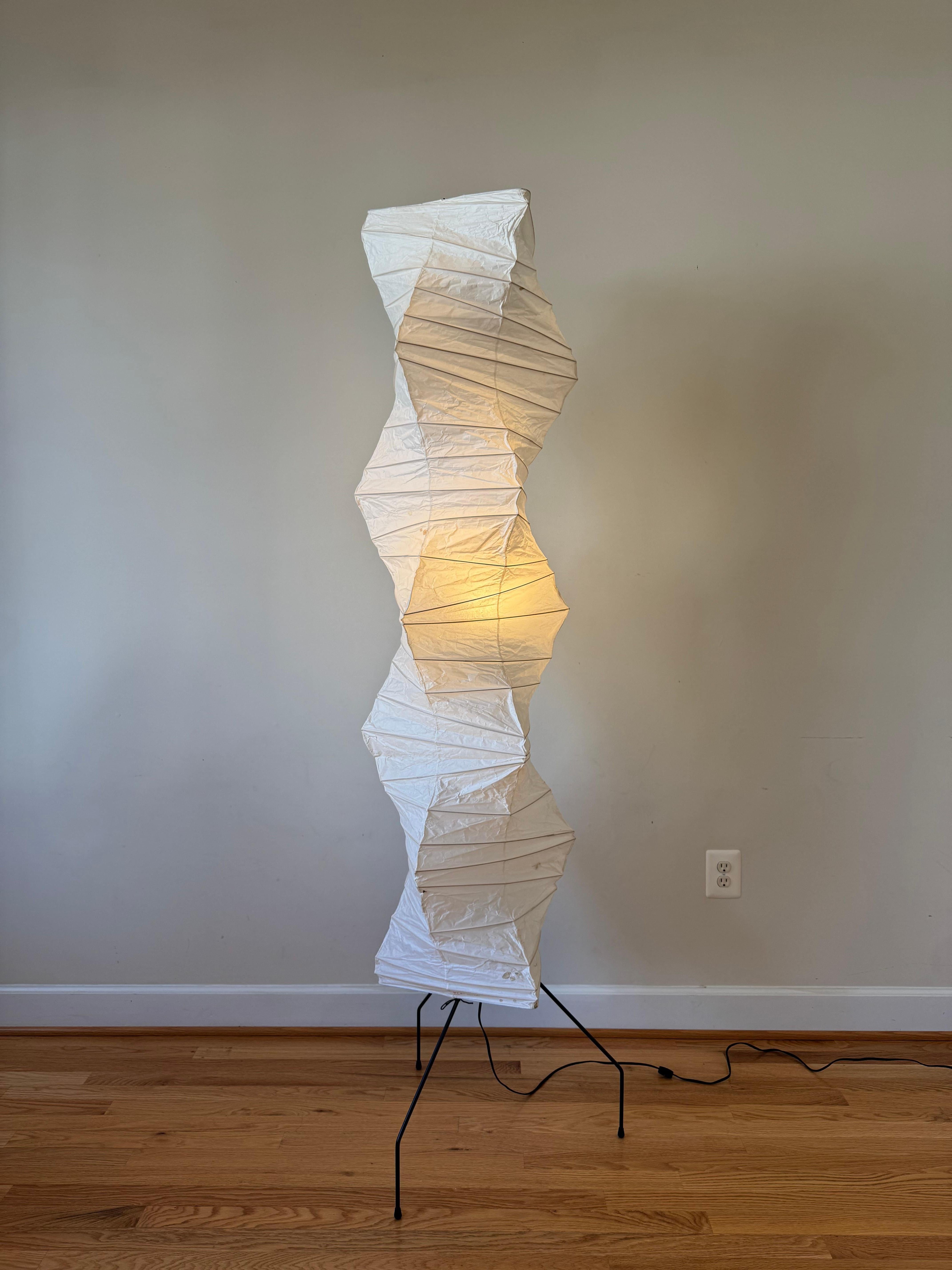 Mid-Century Modern Sculpture lumineuse vintage Isamu Noguchi Akari, Modèle UF4-33N en vente