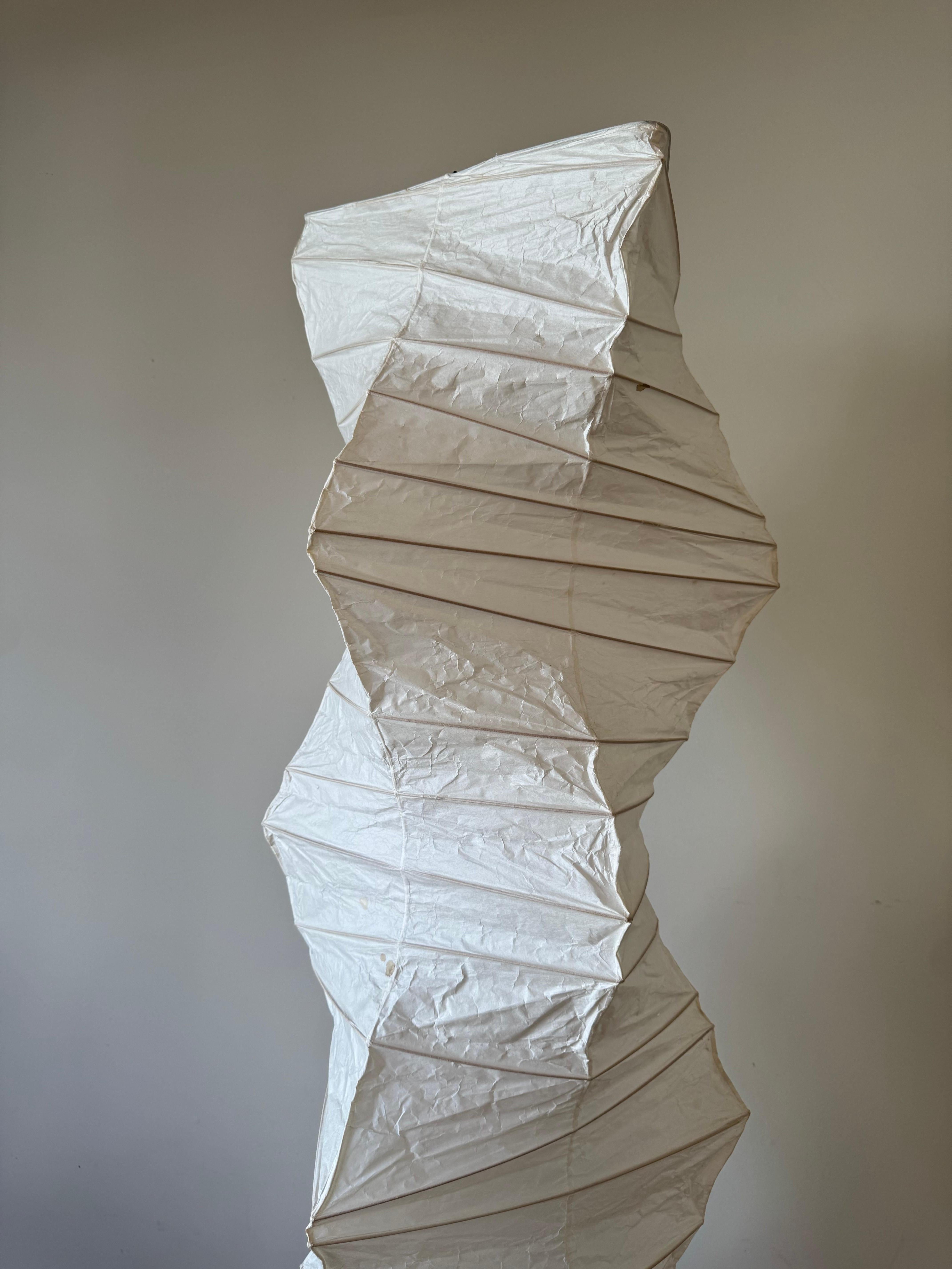 Sculpture lumineuse vintage Isamu Noguchi Akari, Modèle UF4-33N État moyen - En vente à Centreville, VA