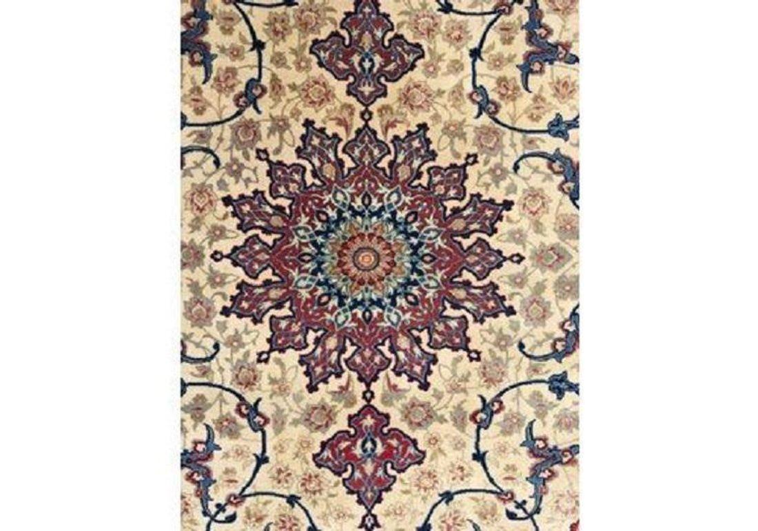 Vintage Isfahan Rug 1.55m X 1.09m For Sale 1
