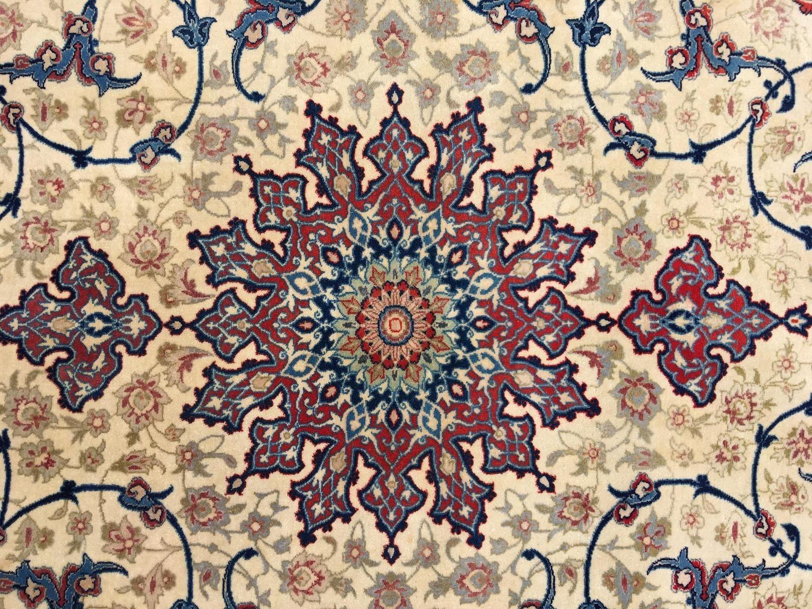 Vintage Isfahan Rug 1.55m X 1.09m For Sale 3