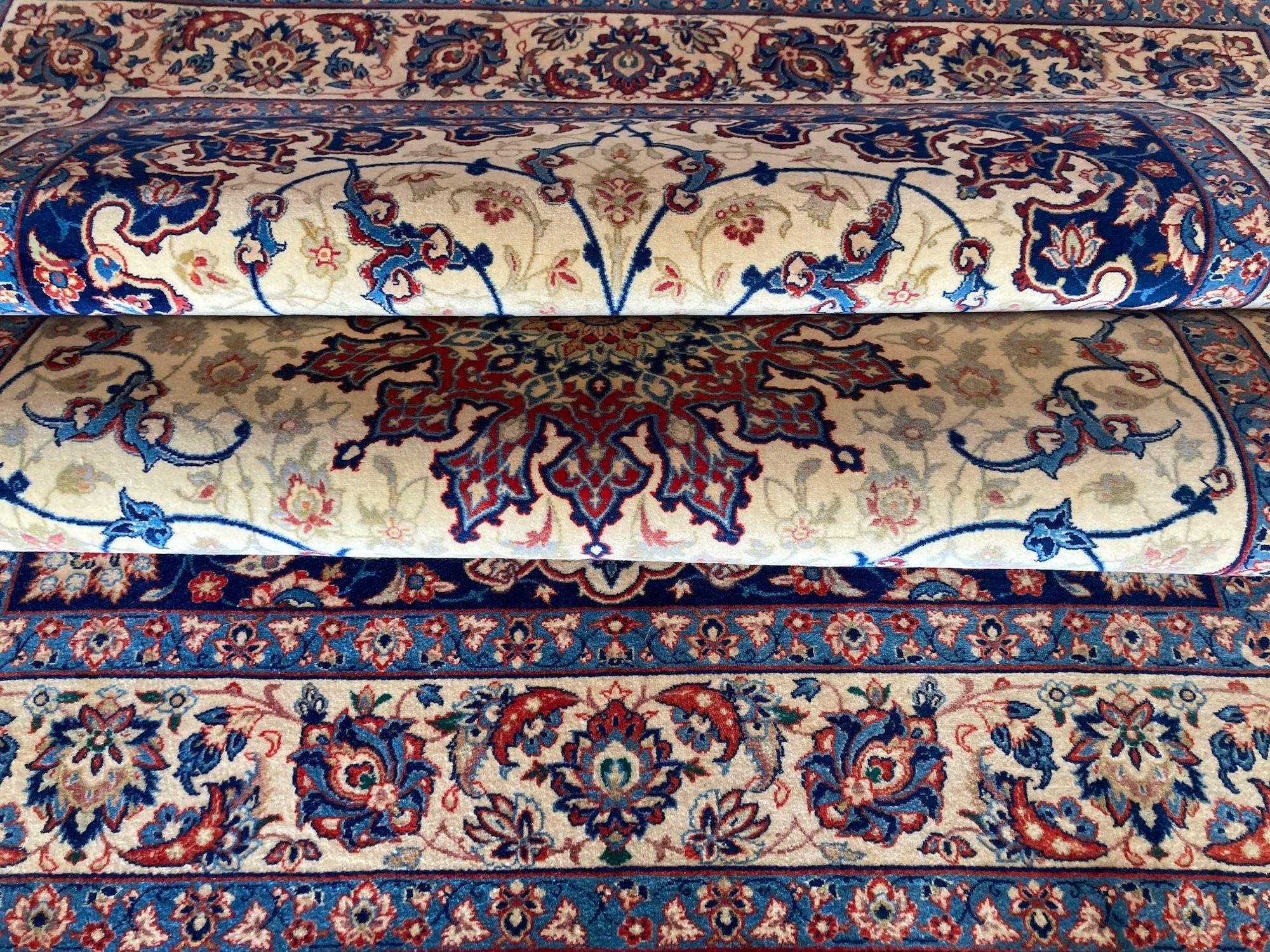 Vintage Isfahan Rug 1.55m X 1.09m For Sale 4