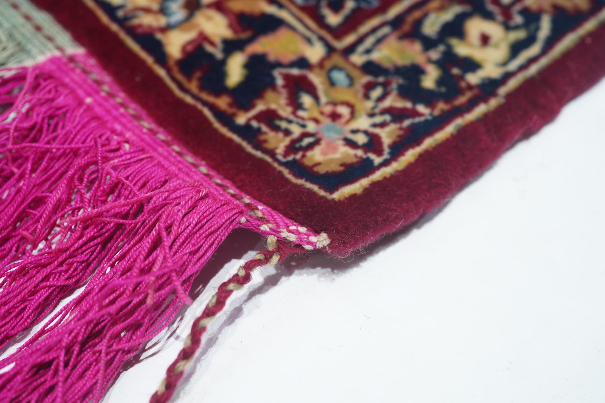 Vintage Isfahan Rug In Good Condition For Sale In New York, NY