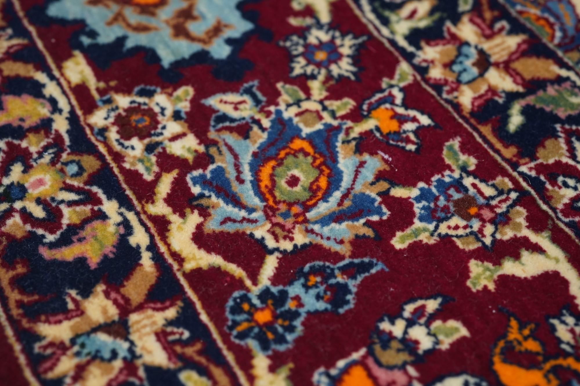 Vintage Isfahan Rug For Sale 1