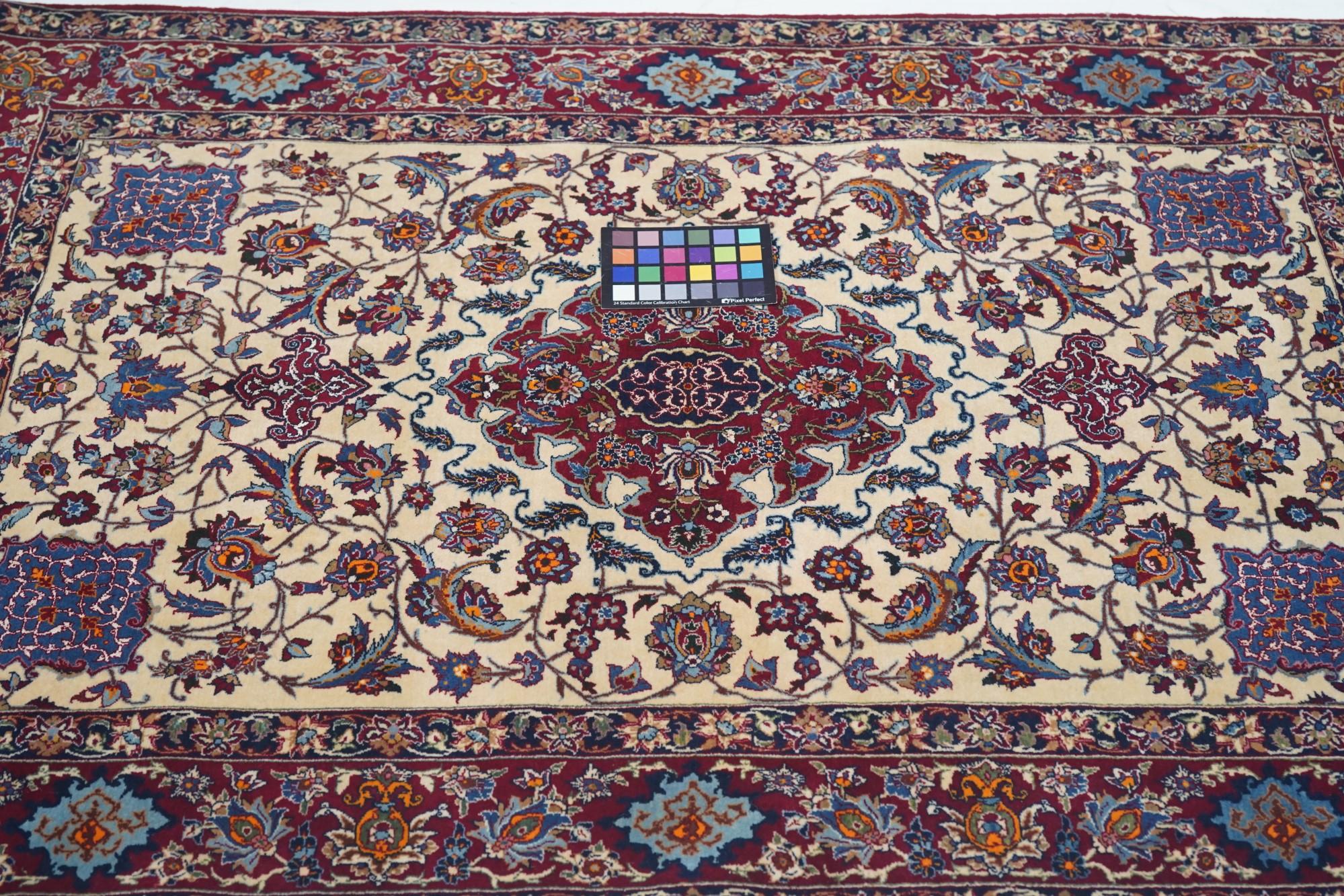 Äußerst feiner persischer Isfahan-Teppich aus Wolle und Seide 3'4'' x 5'0