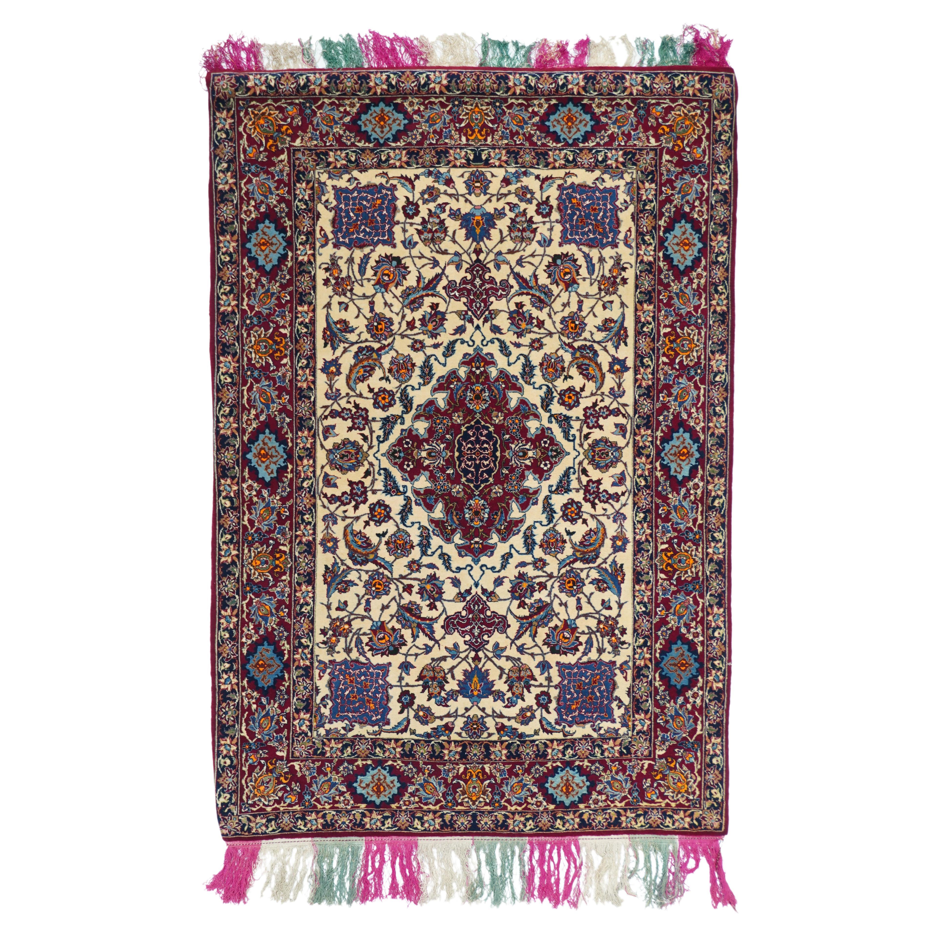 Äußerst feiner persischer Isfahan-Teppich aus Wolle und Seide 3'4'' x 5'0" im Angebot