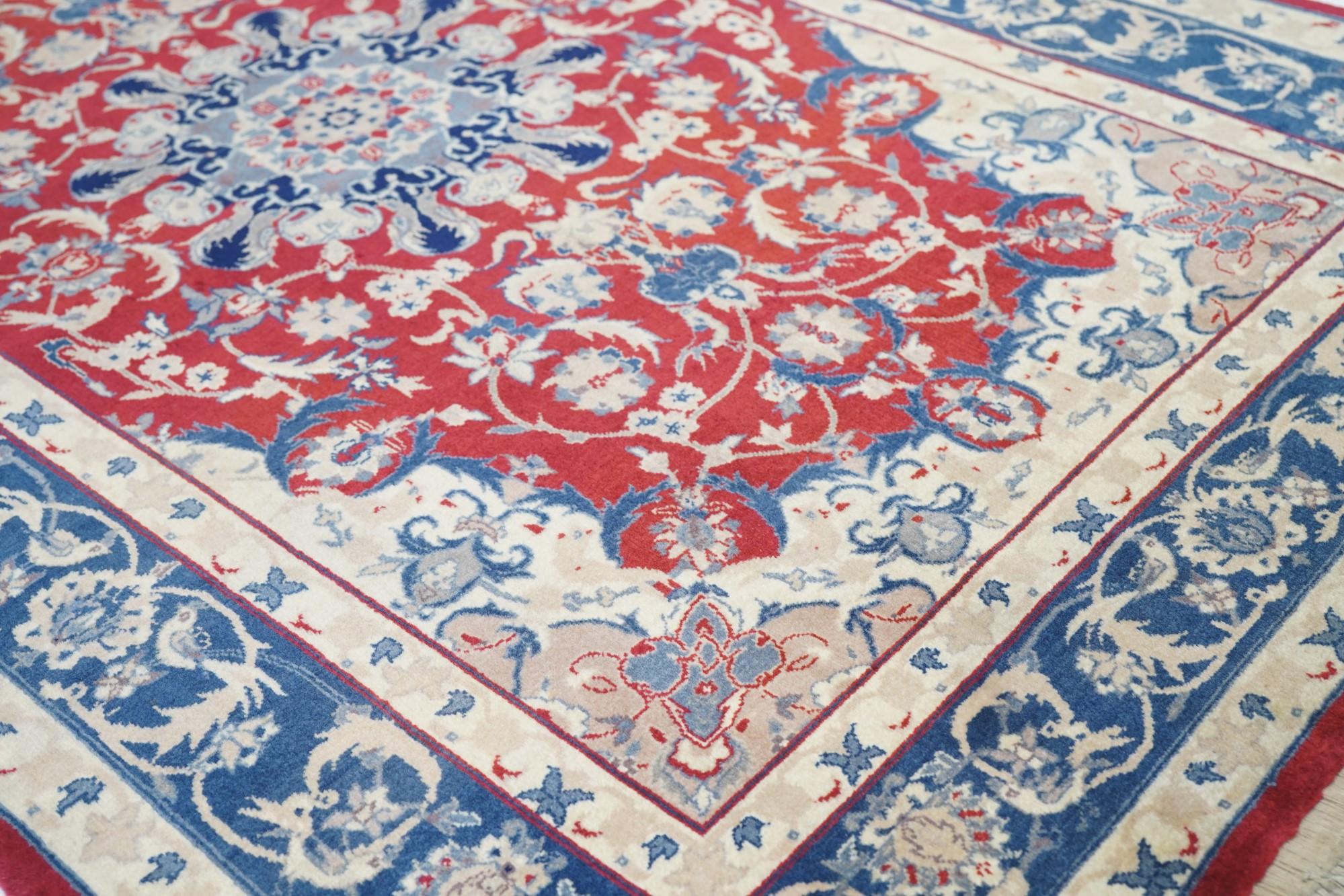 Vintage Persian Isfahan Rug 4' x 6' For Sale 1