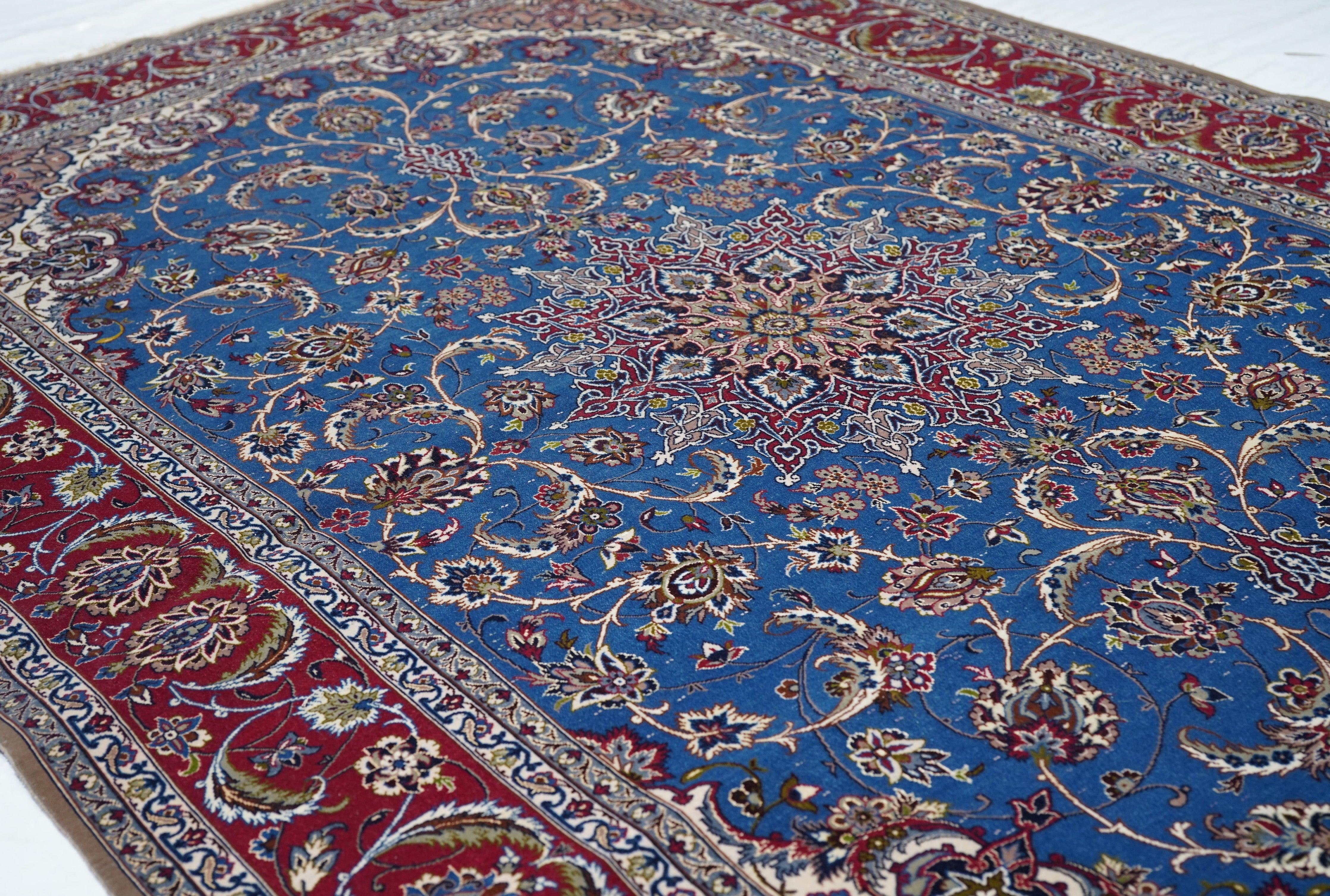 Isfahan-Teppich 5'1'' x 7'10'' (20. Jahrhundert) im Angebot