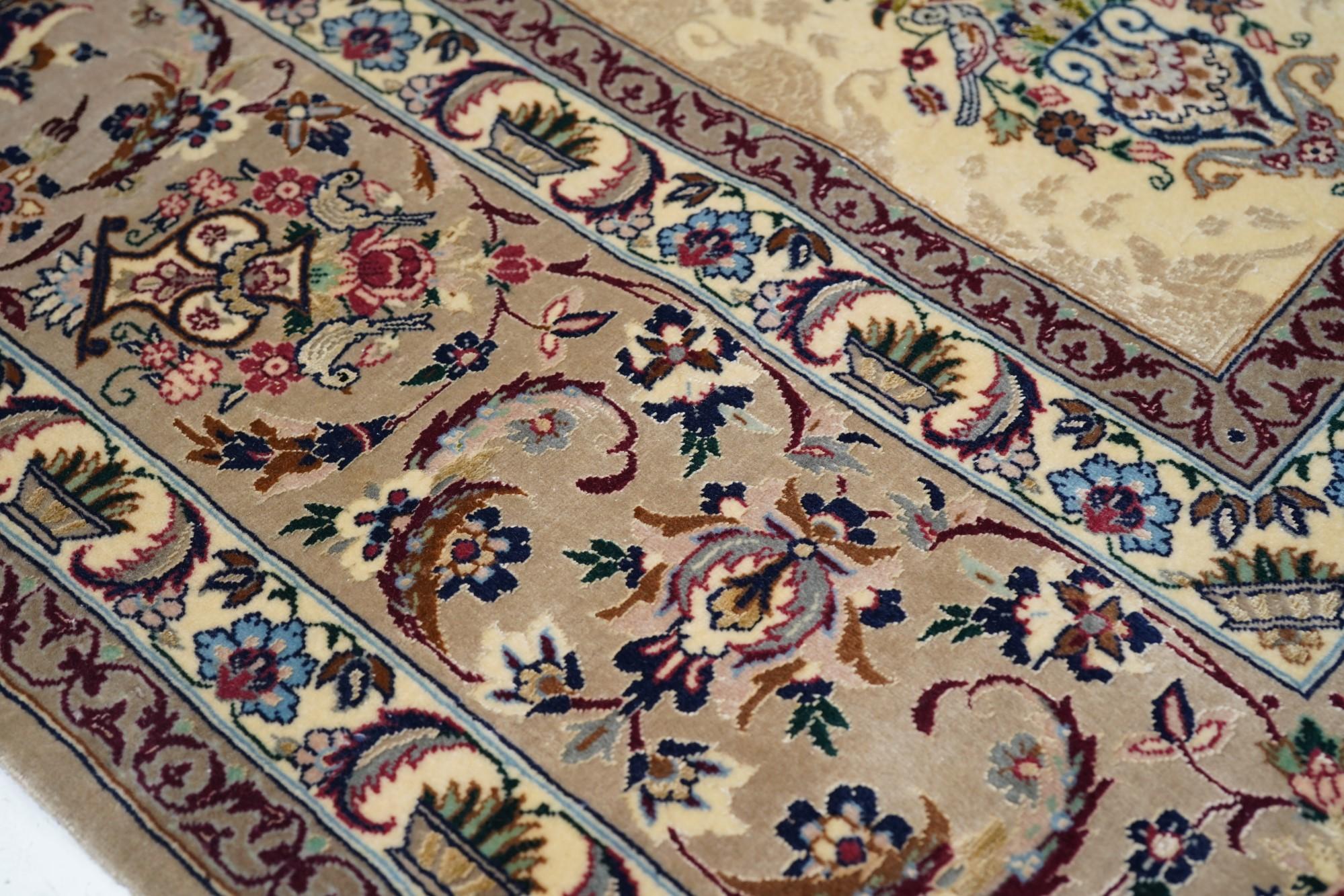 Isfahan-Teppich 5'1'' x 7'6'' (Ende des 20. Jahrhunderts) im Angebot