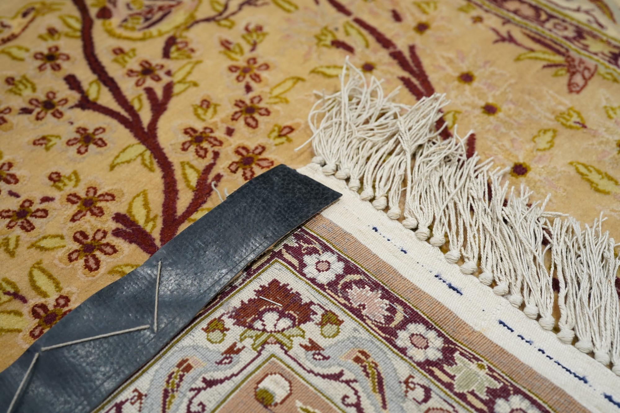 Äußerst feiner persischer Isfahan-Teppich aus Wolle und Seide 5'1'' x 7'7'' im Angebot 5