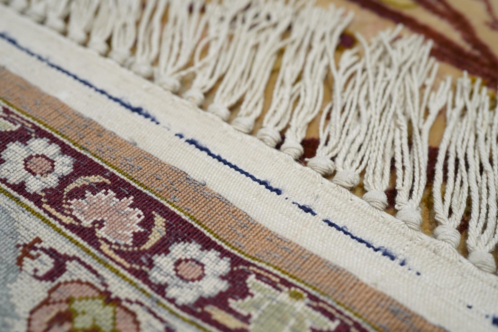 Äußerst feiner persischer Isfahan-Teppich aus Wolle und Seide 5'1'' x 7'7'' im Angebot 7