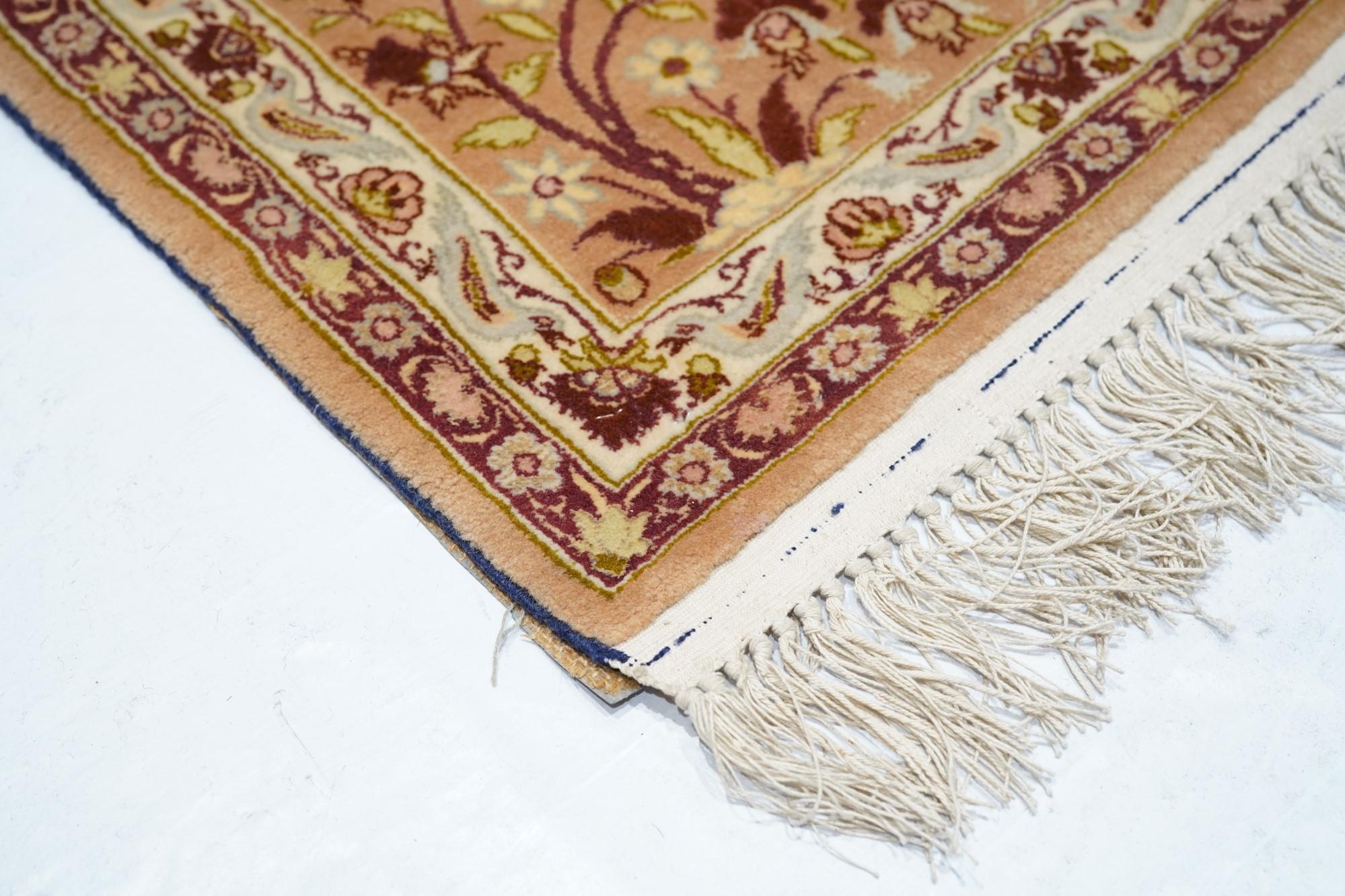 Äußerst feiner persischer Isfahan-Teppich aus Wolle und Seide 5'1'' x 7'7'' (Persisch) im Angebot