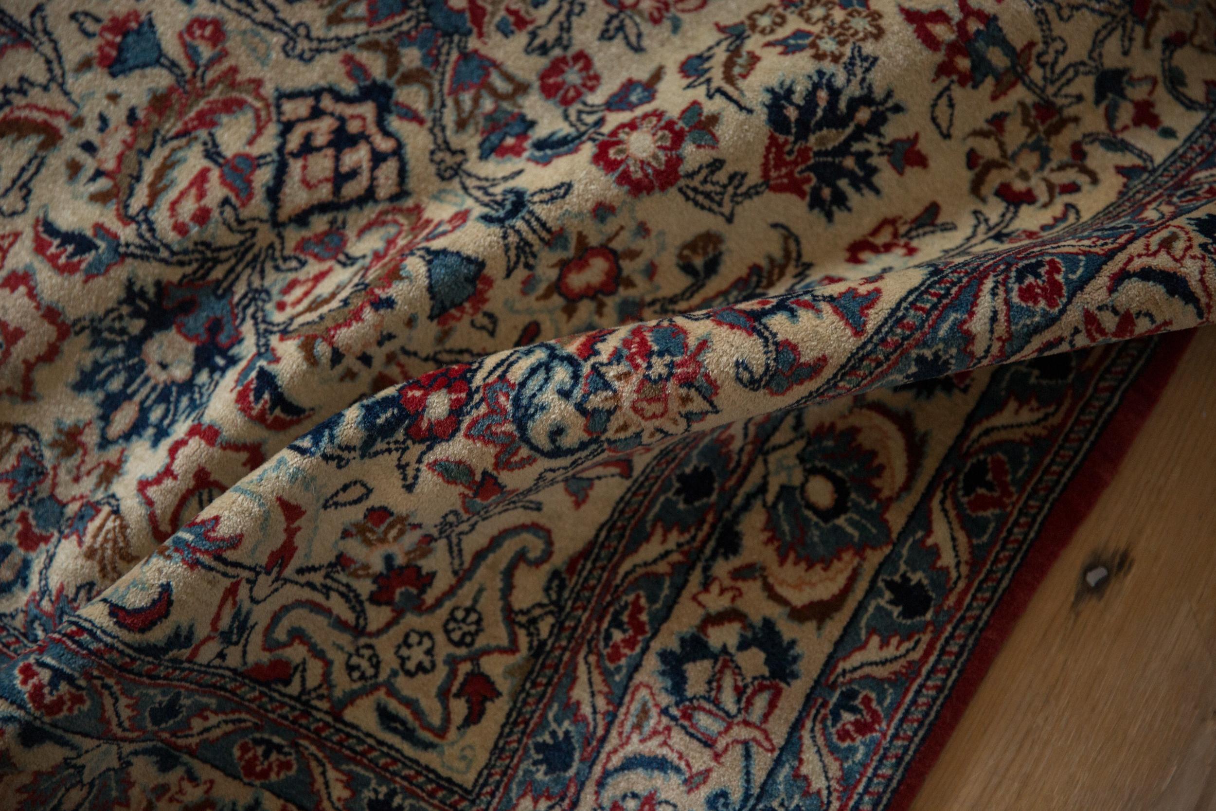 Vintage Isfahan Rug For Sale 2