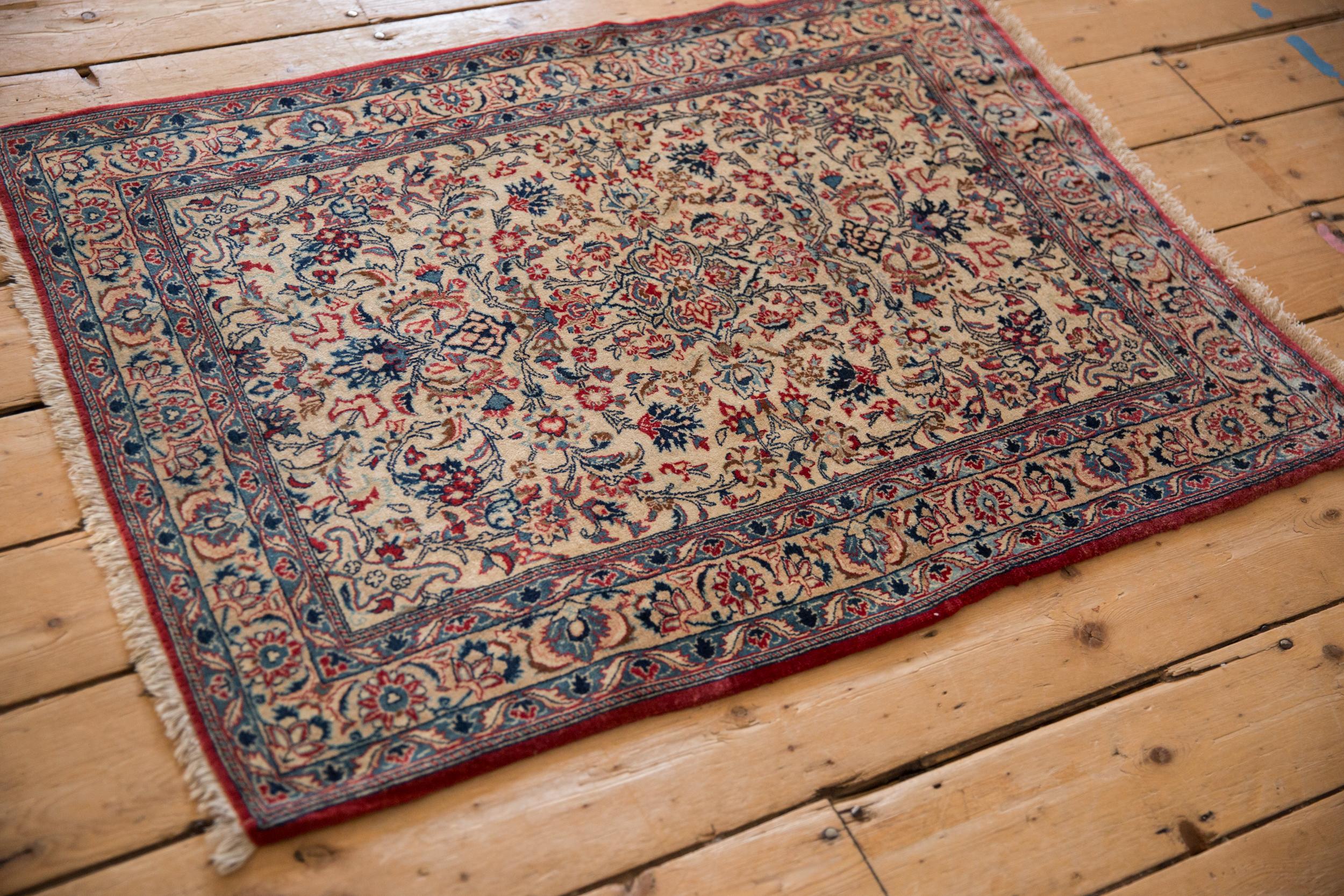 Vintage Isfahan Rug In Good Condition For Sale In Katonah, NY
