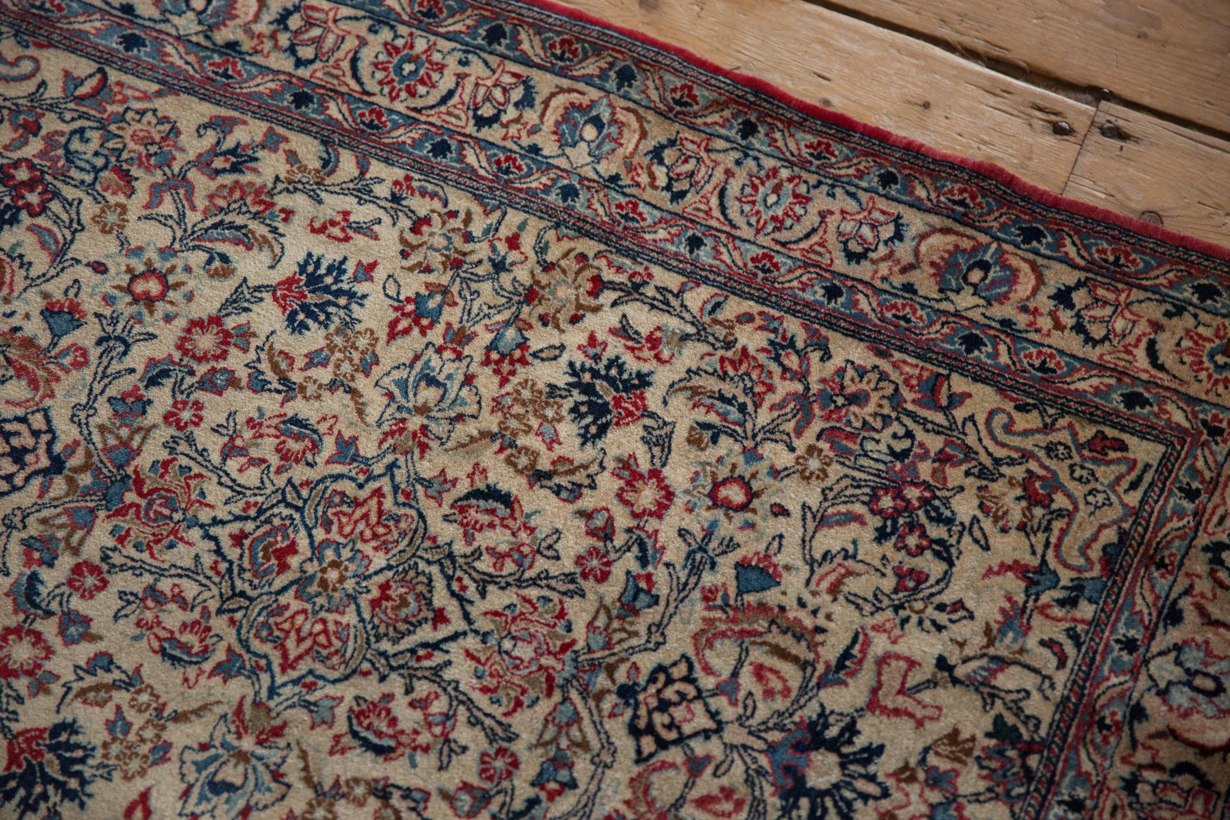 Vintage Isfahan Rug For Sale 1