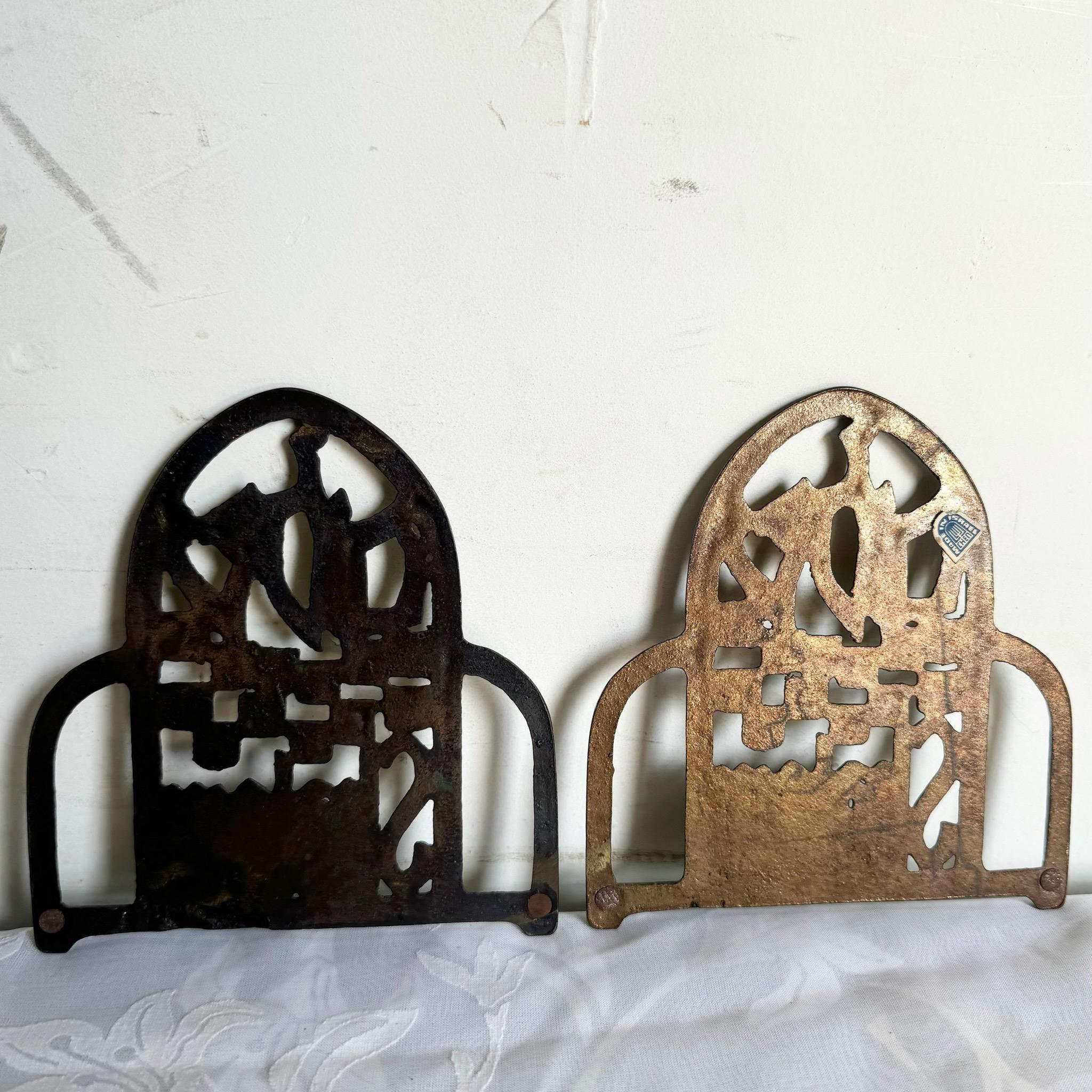 Vintage Israeli Messing 12 Stämme Shalom Geschirr Ornamente - ein Paar (Israelisch) im Angebot