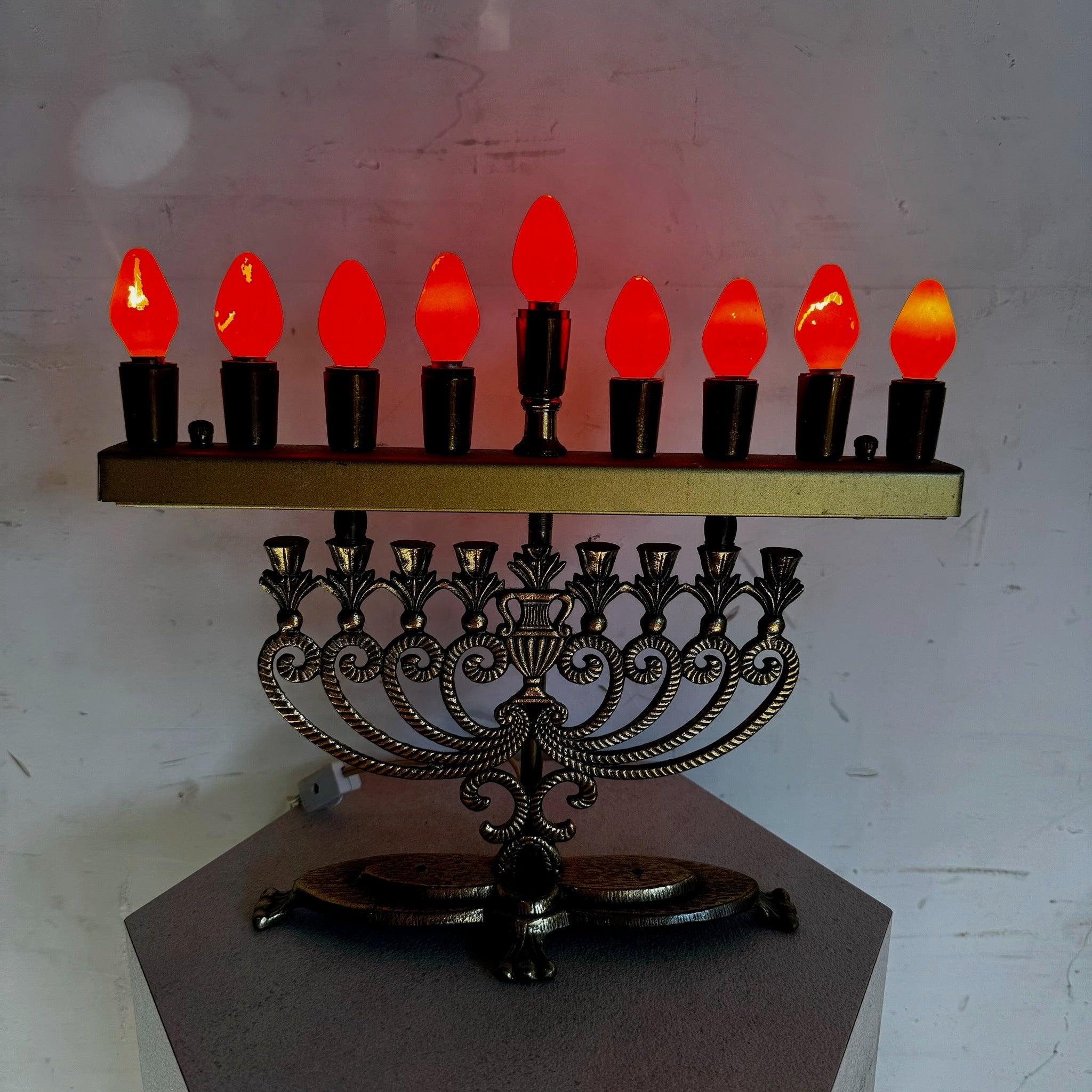 Vintage Israeli Brass Menorah/Chanukia Lamp In Good Condition For Sale In Delray Beach, FL