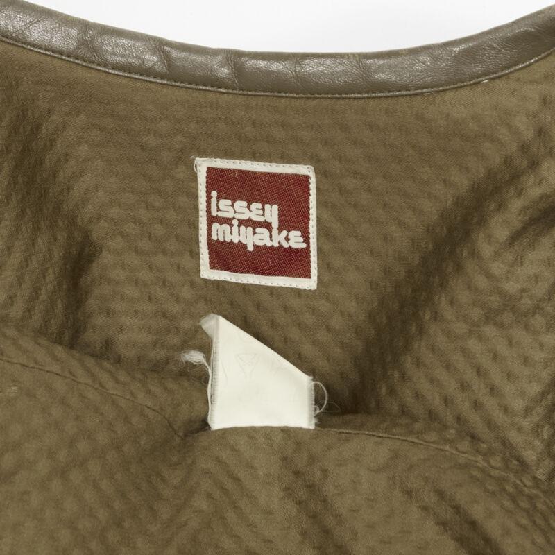 vintage ISSEY MIYAKE 1980's brown waffle textured cloque leather trim jacket M For Sale 3