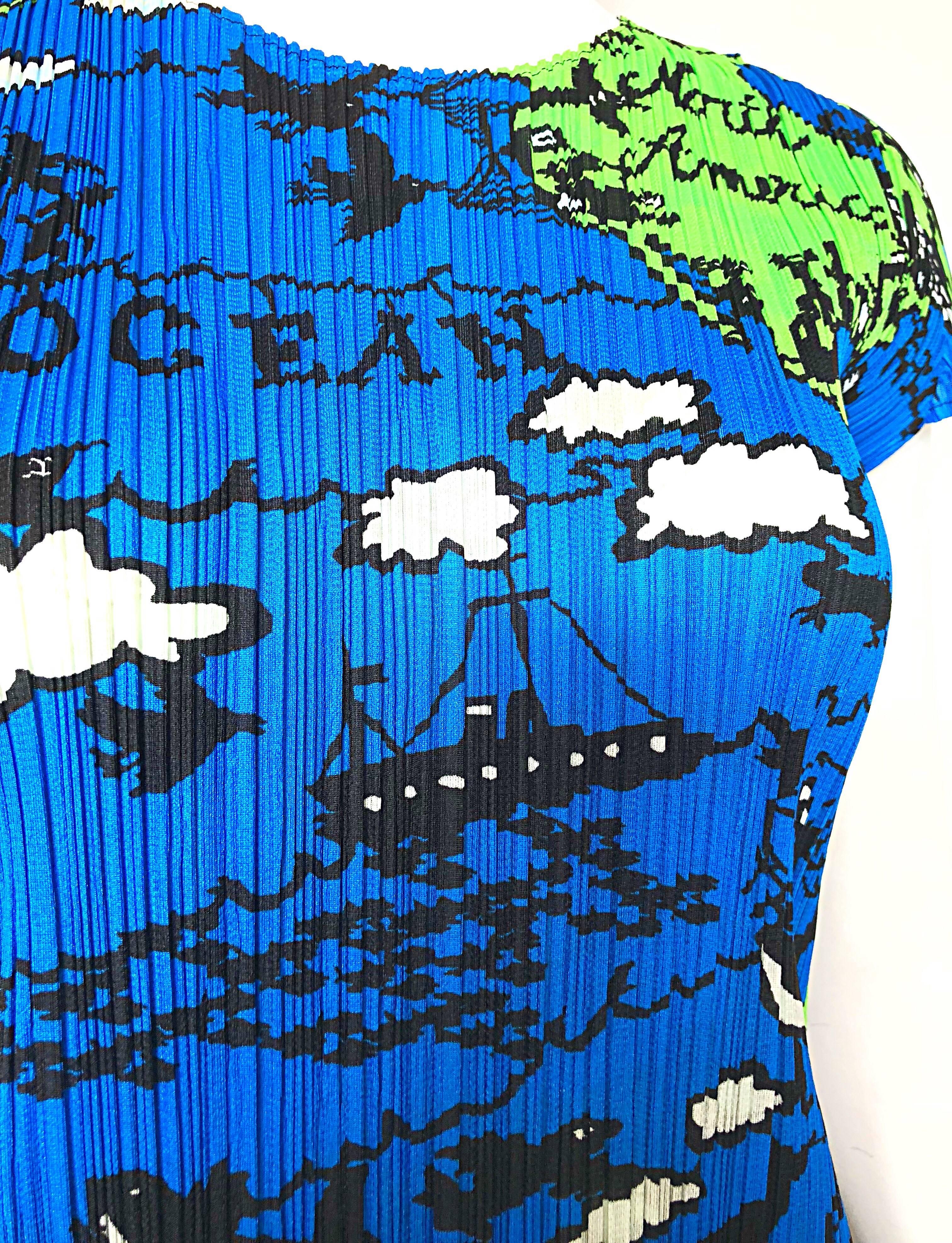Vintage Issey Miyake 1990er Jahre Seltene ' Map of the World ' 90er Jahre Kurzarm-Bluse (Blau) im Angebot